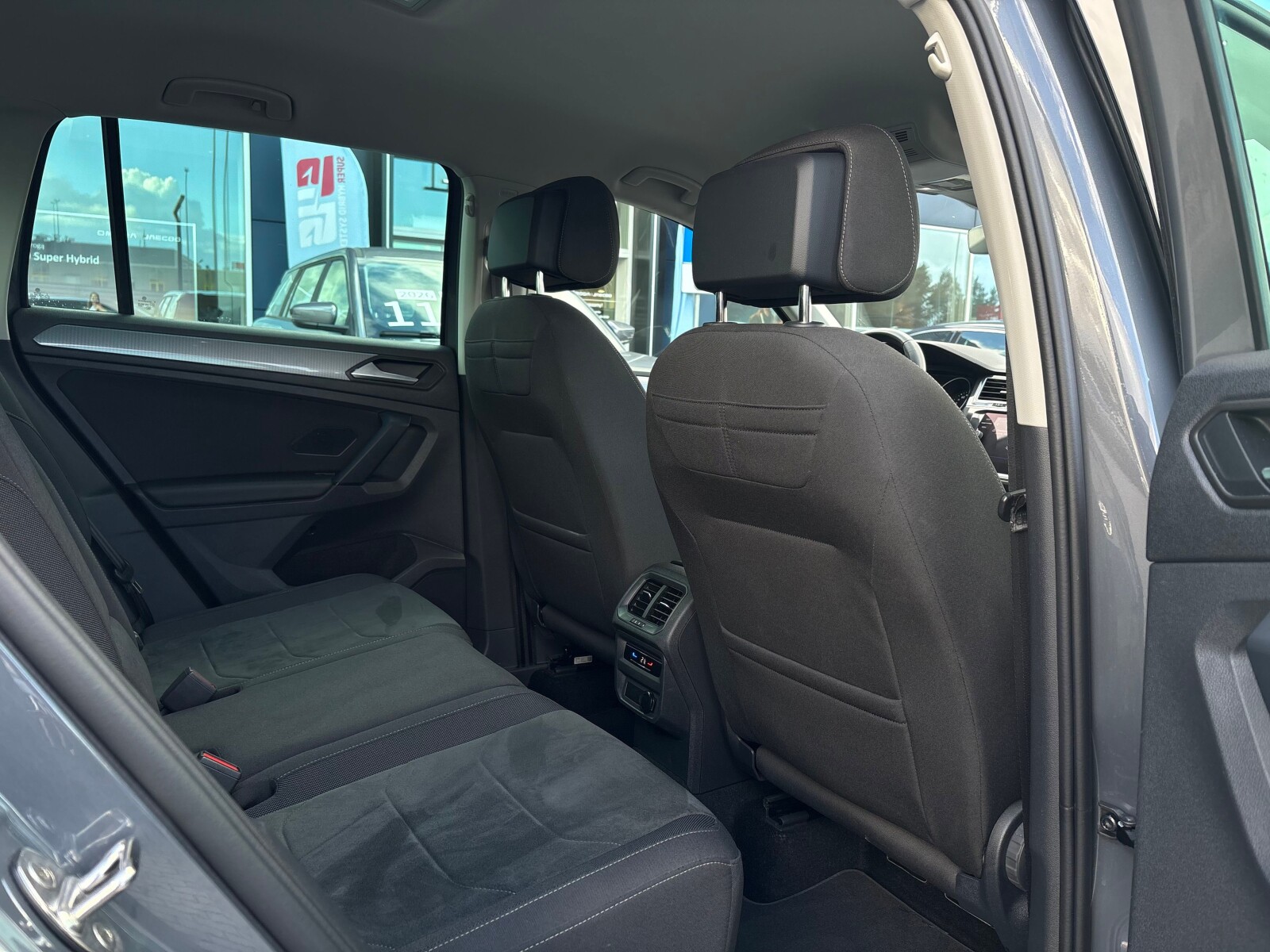 Volkswagen Tiguan - zdjęcie 29