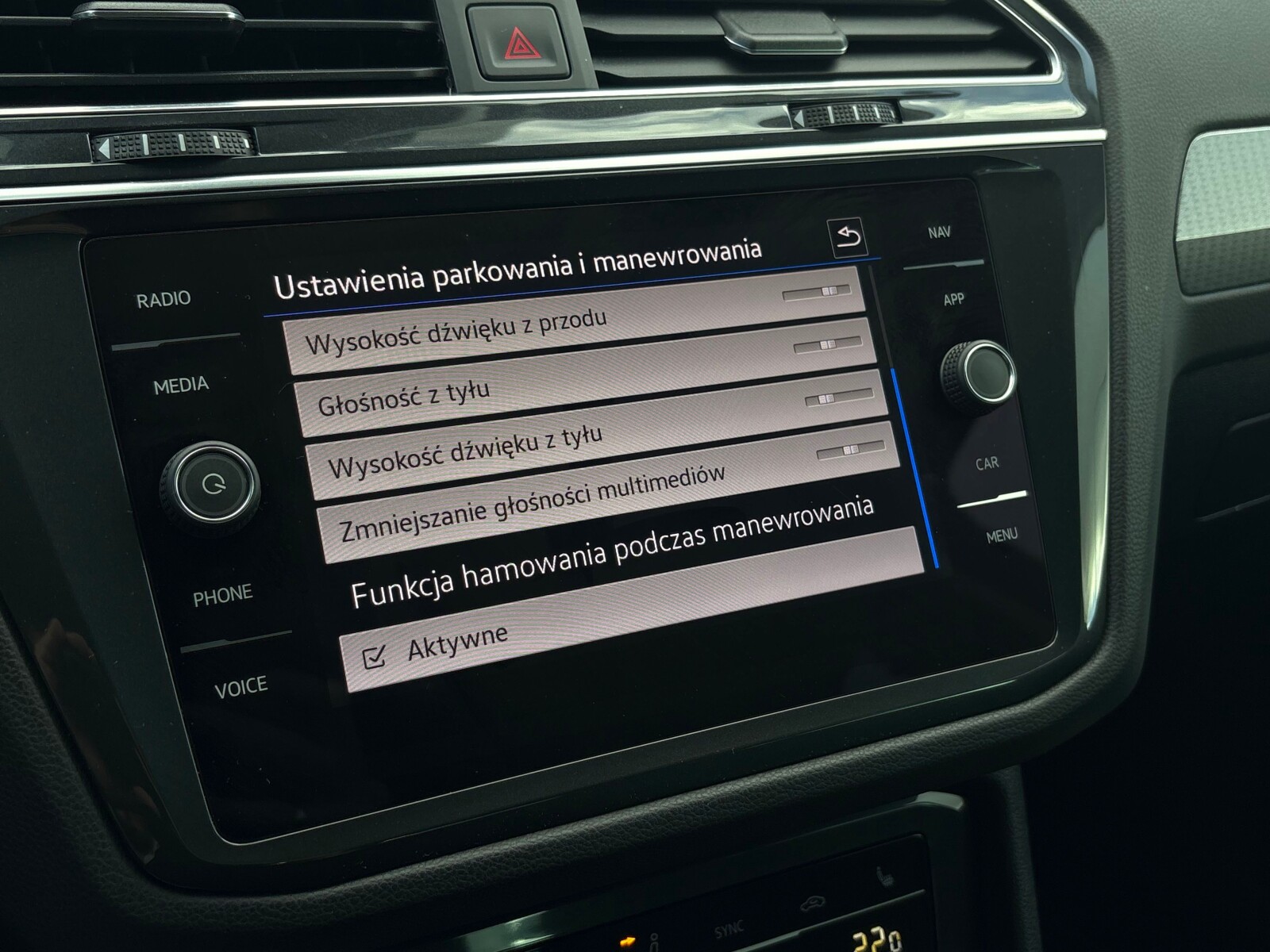 Volkswagen Tiguan - zdjęcie 22
