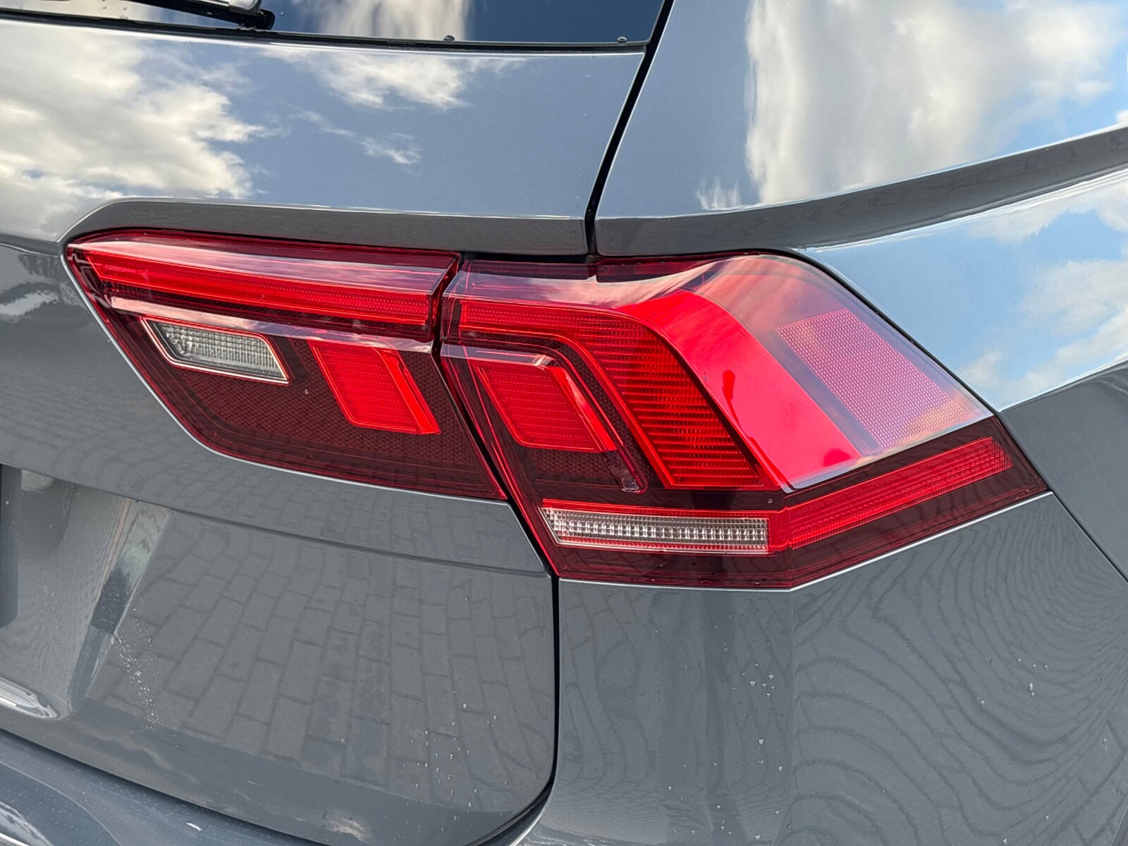 Volkswagen Tiguan - zdjęcie 35
