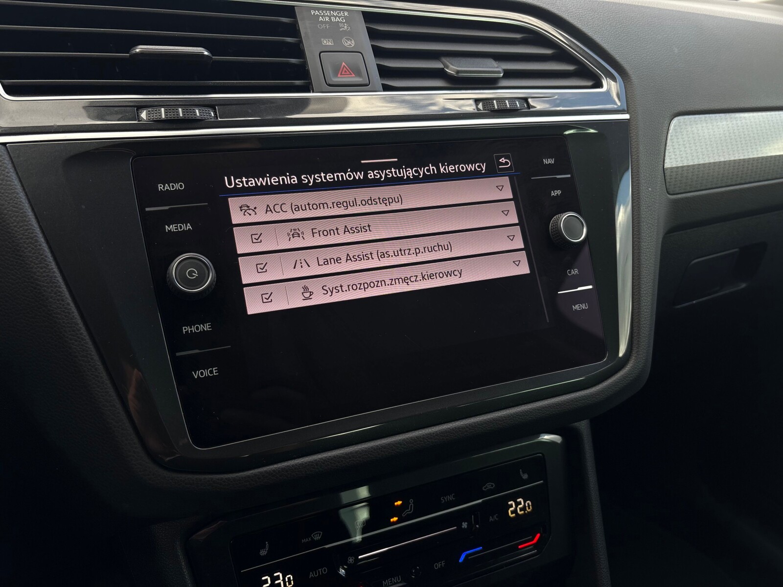 Volkswagen Tiguan - zdjęcie 24