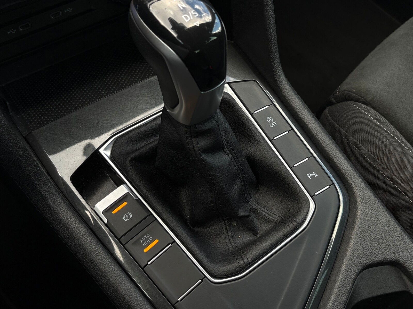 Volkswagen Tiguan - zdjęcie 28