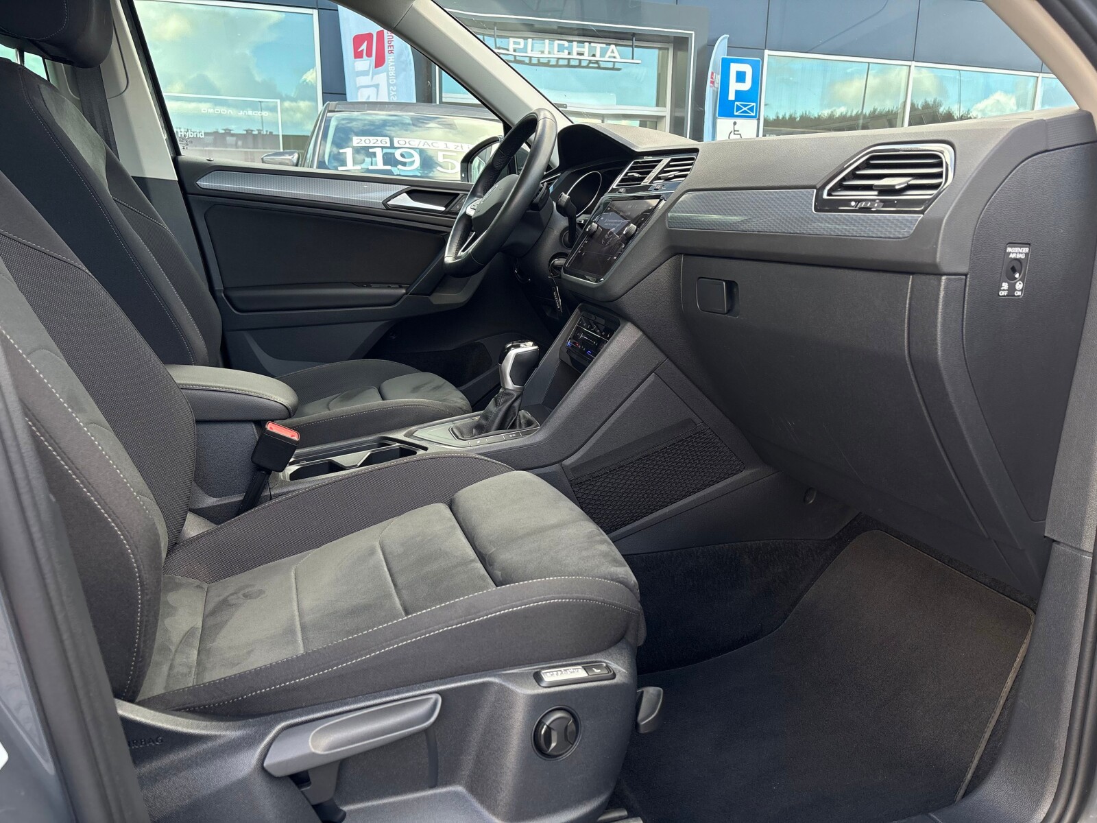 Volkswagen Tiguan - zdjęcie 9