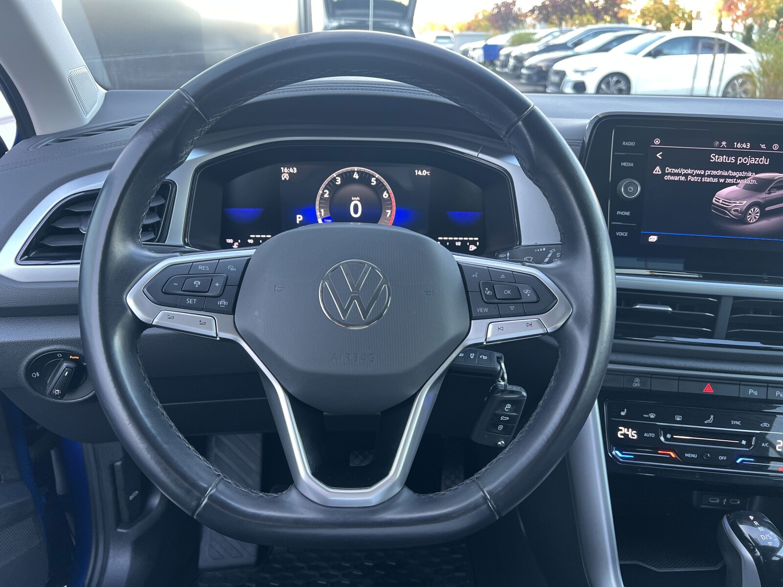 Volkswagen T-Roc - zdjęcie 18