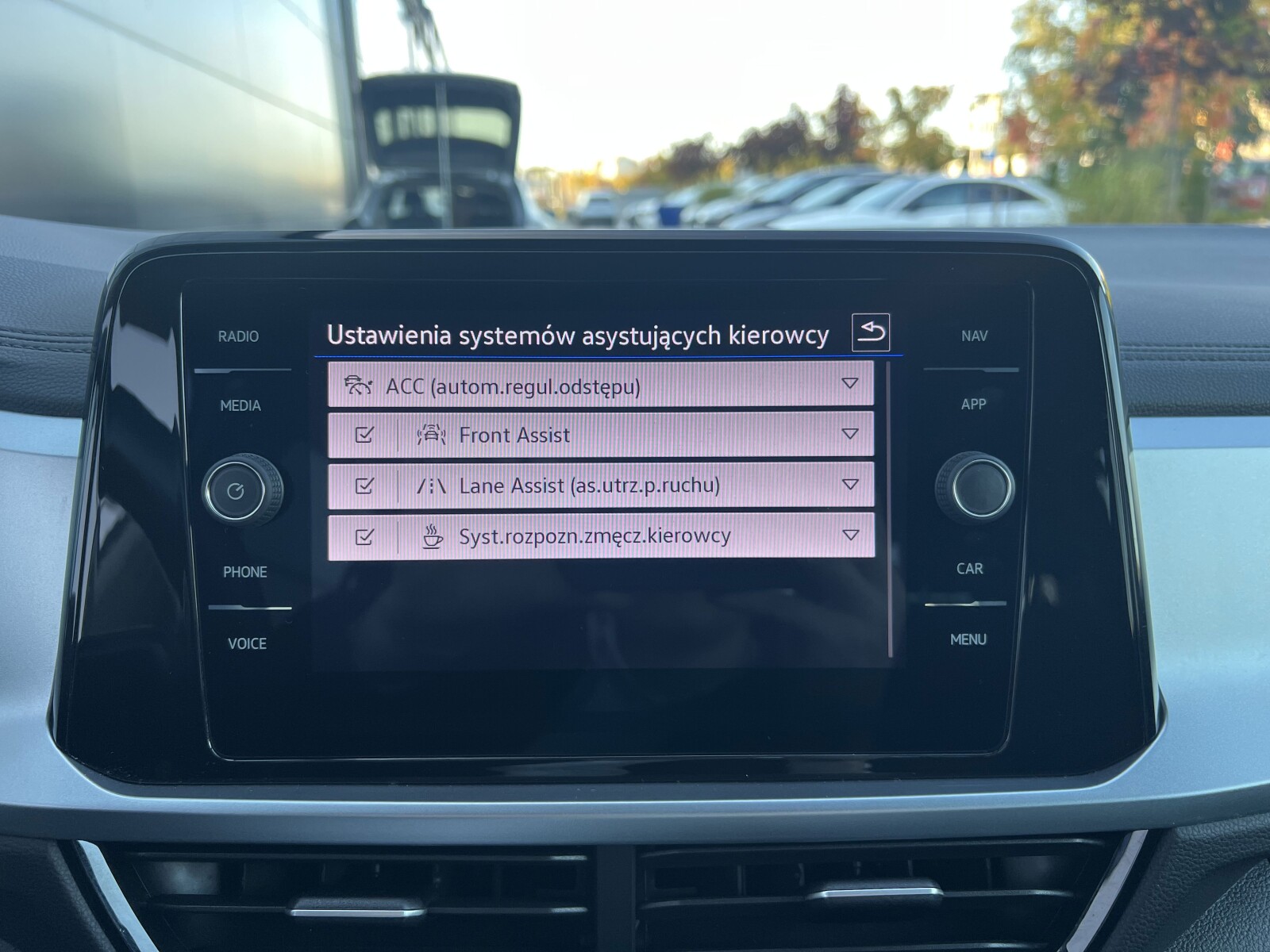Volkswagen T-Roc - zdjęcie 21