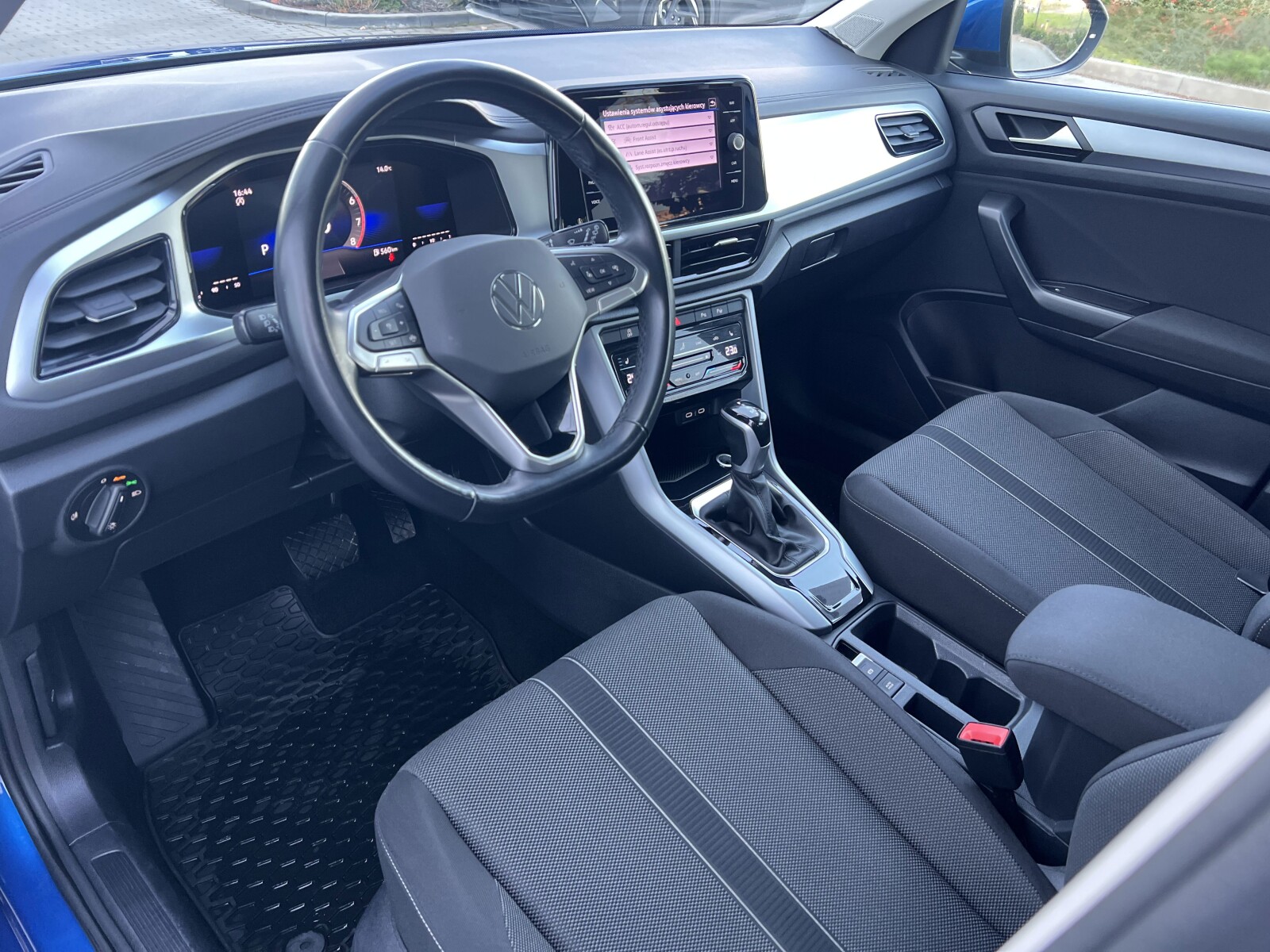 Volkswagen T-Roc - zdjęcie 10