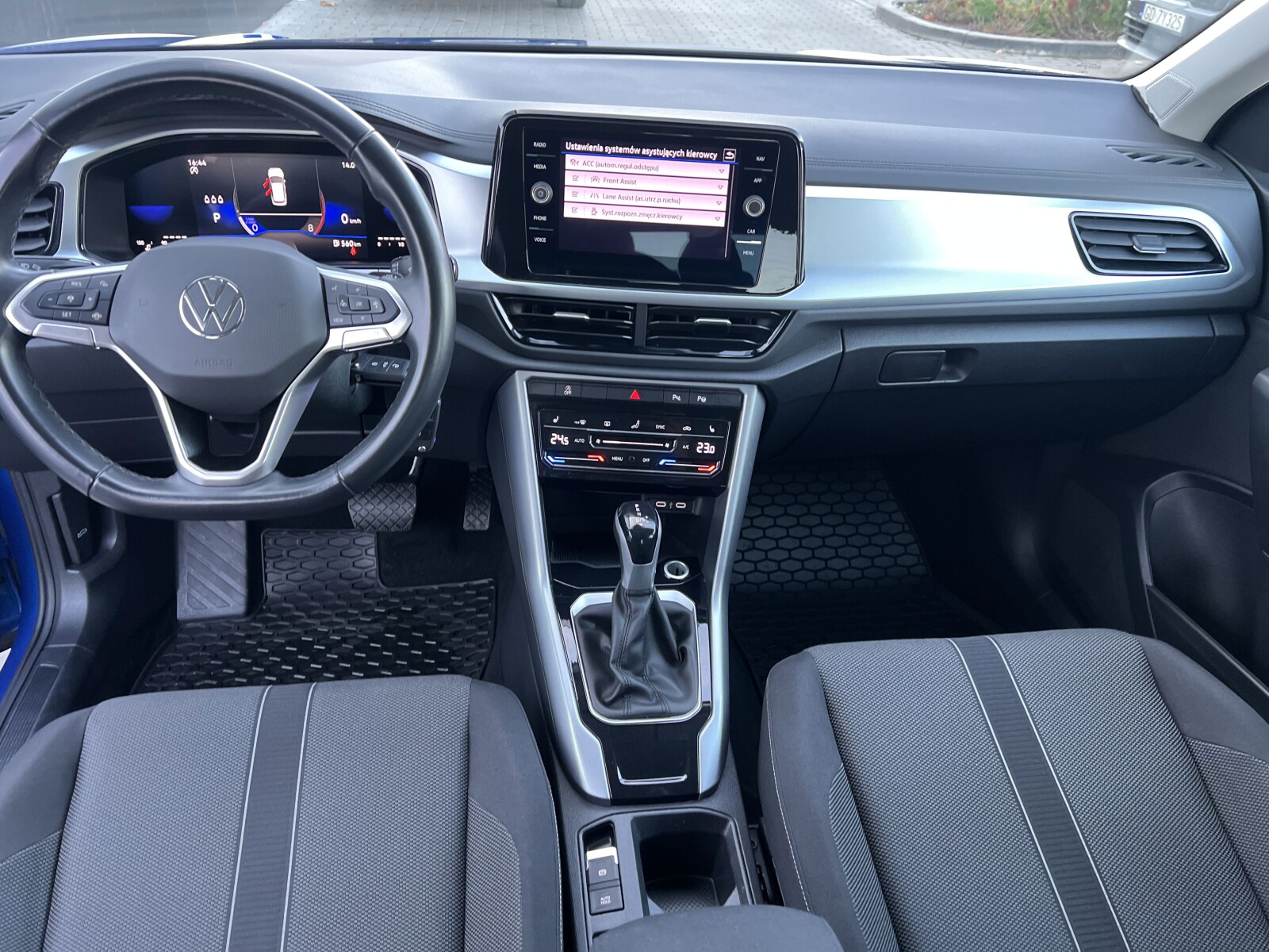 Volkswagen T-Roc - zdjęcie 9