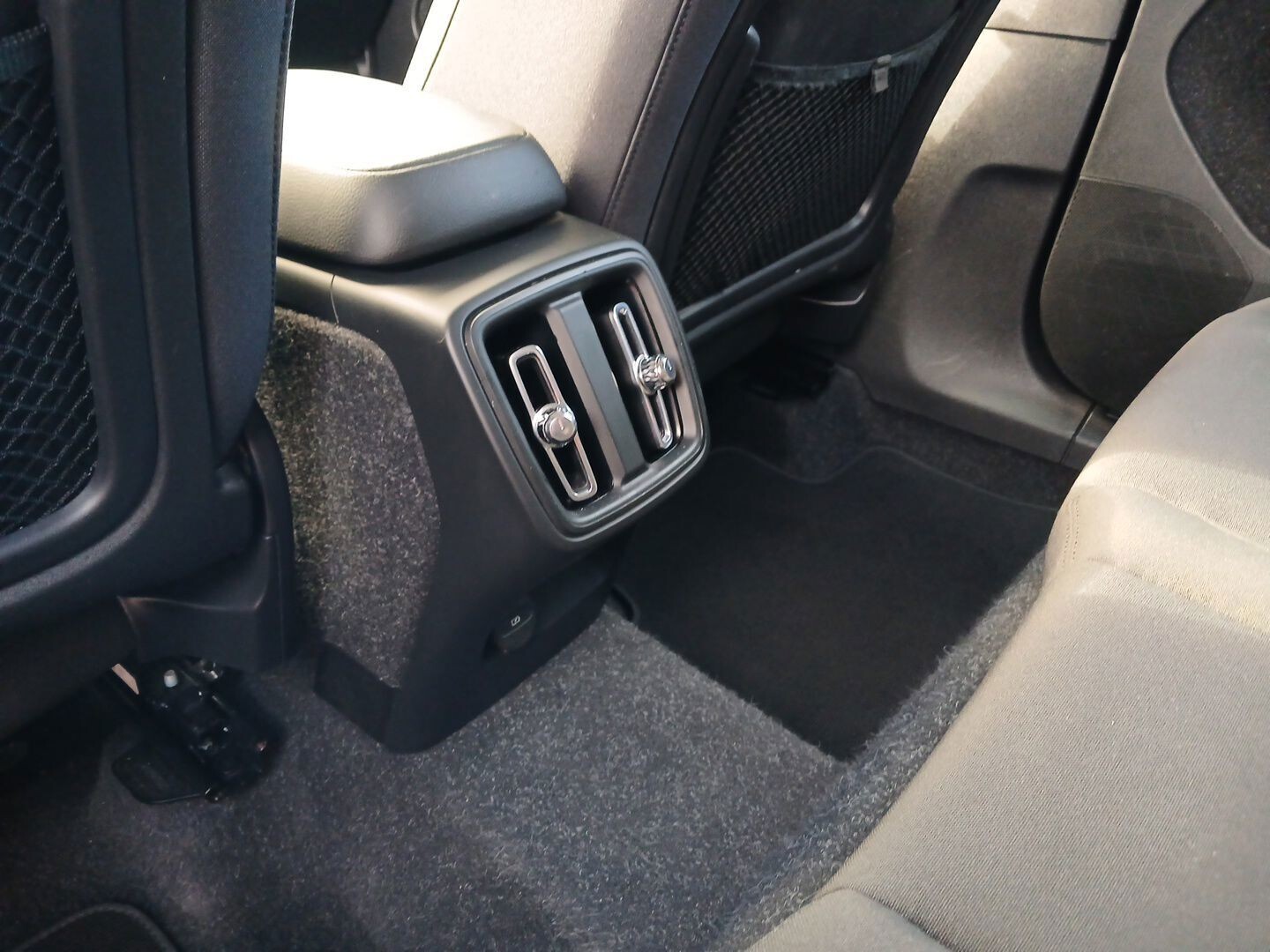Volvo XC 40 - zdjęcie 27