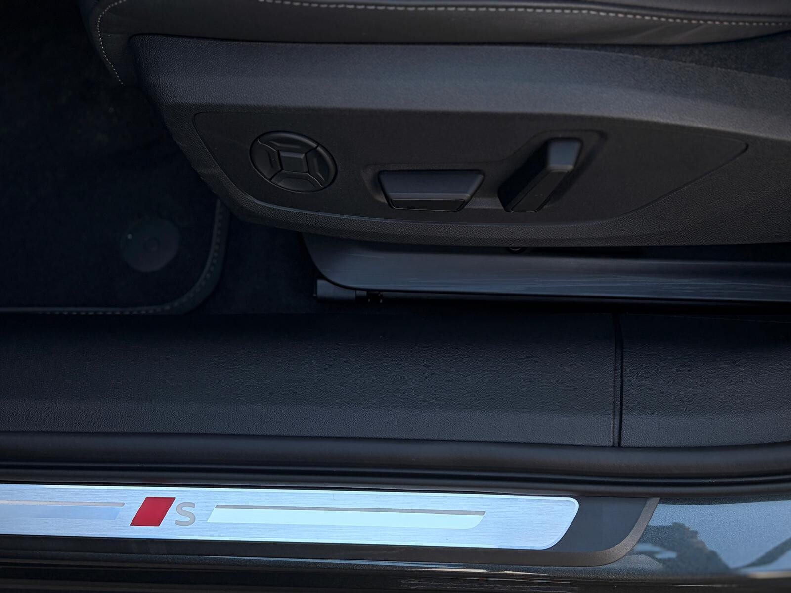 Audi A6 Limousine e-hybrid - zdjęcie 14