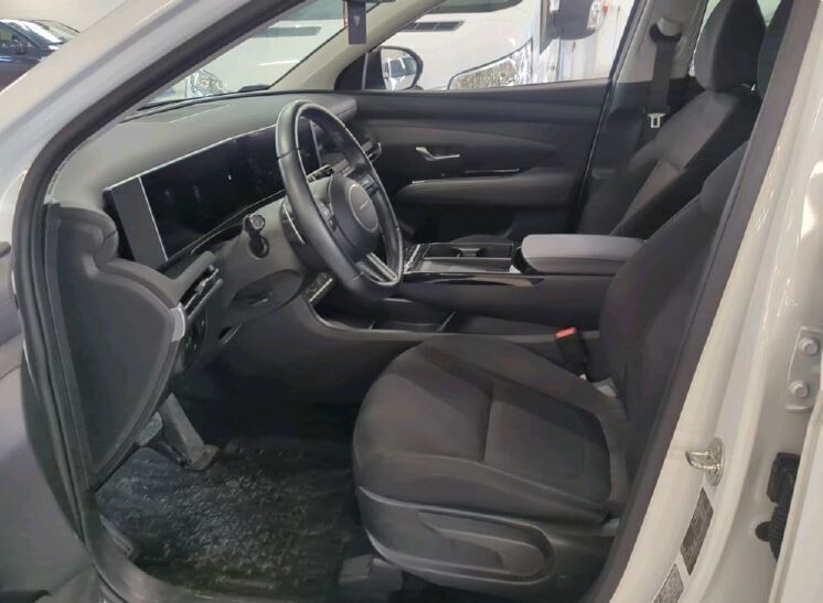 Hyundai Tucson - zdjęcie 6