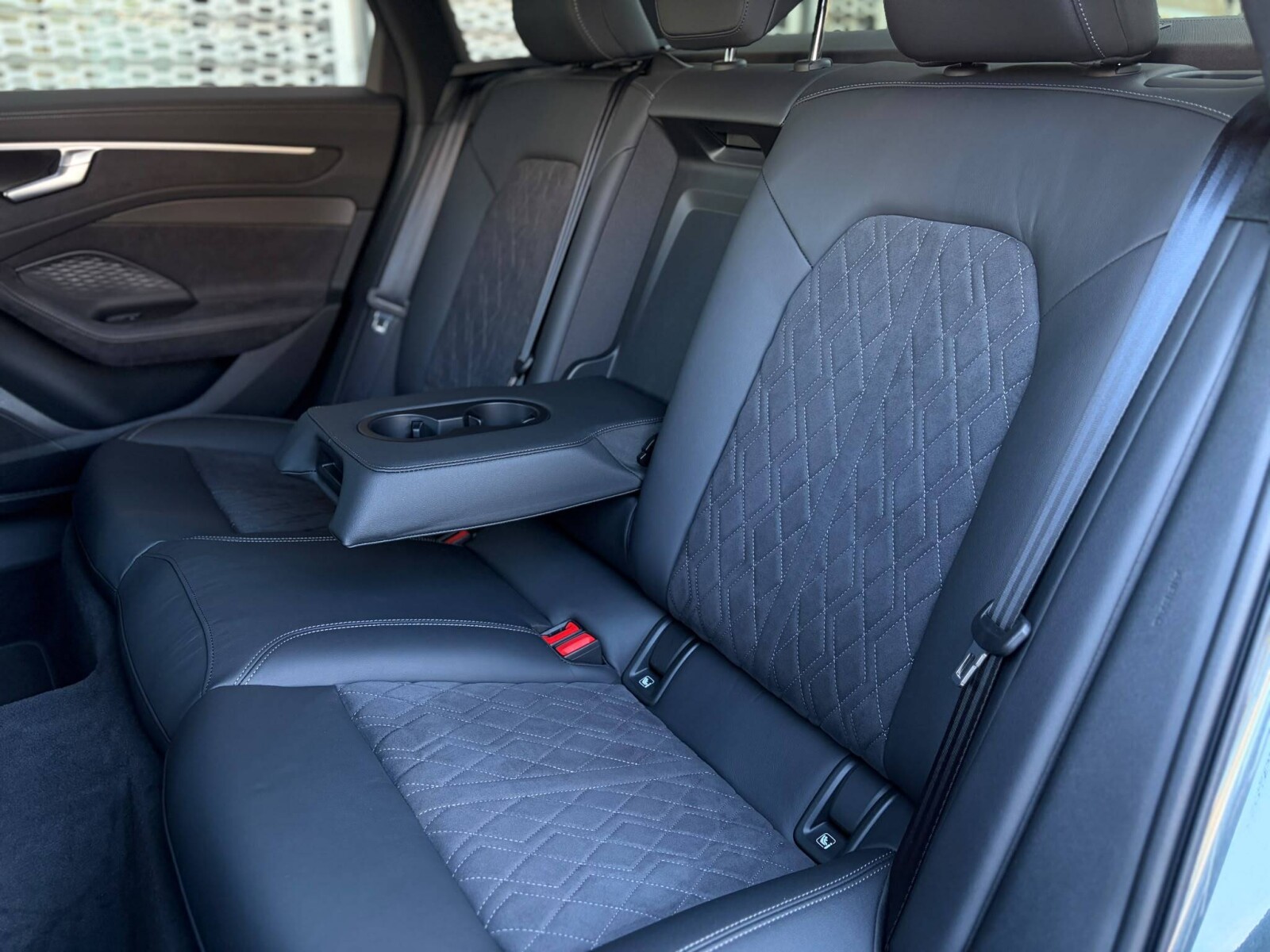 Audi A6 Limousine e-hybrid - zdjęcie 17