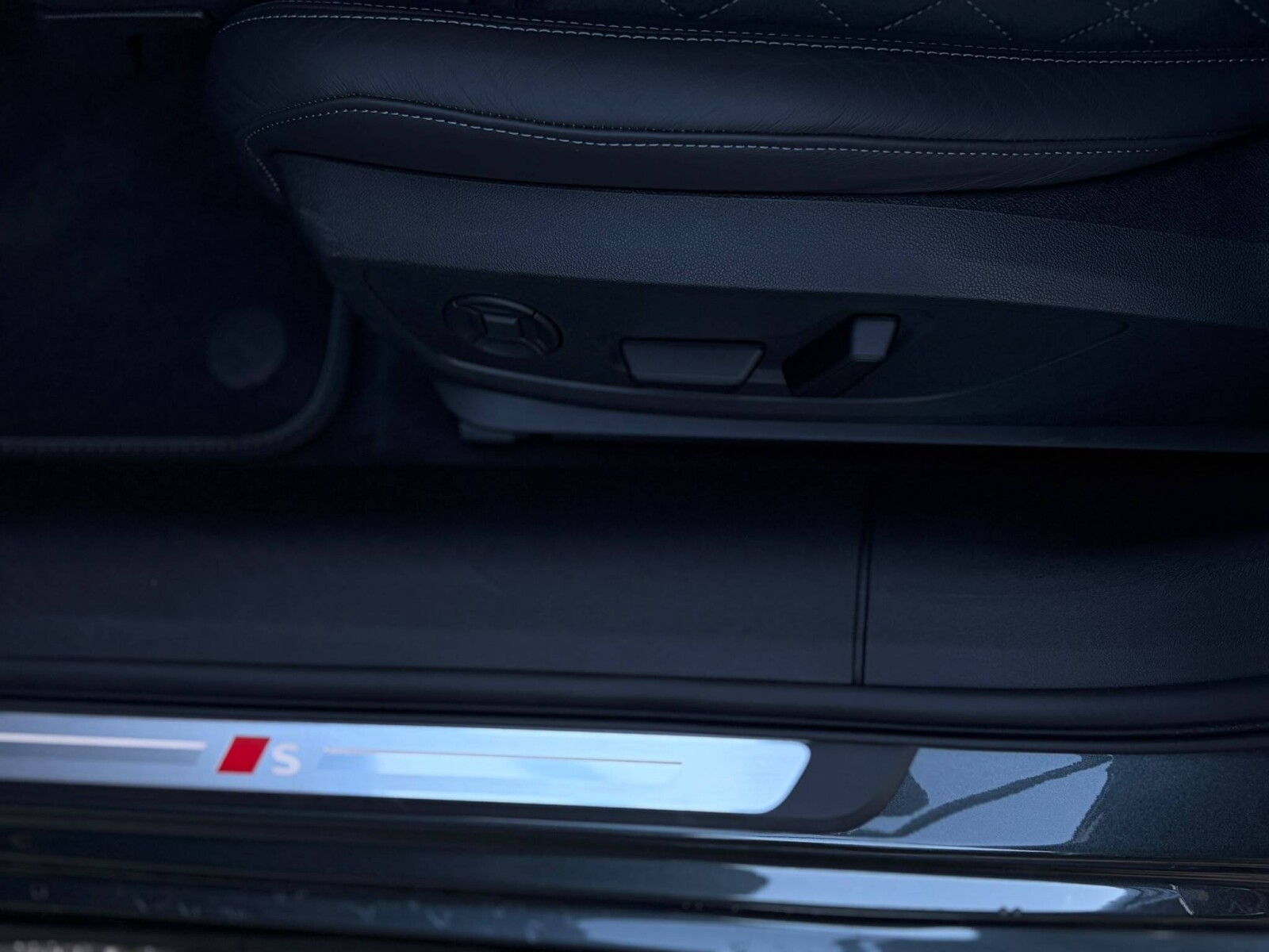 Audi A6 Limousine e-hybrid - zdjęcie 13