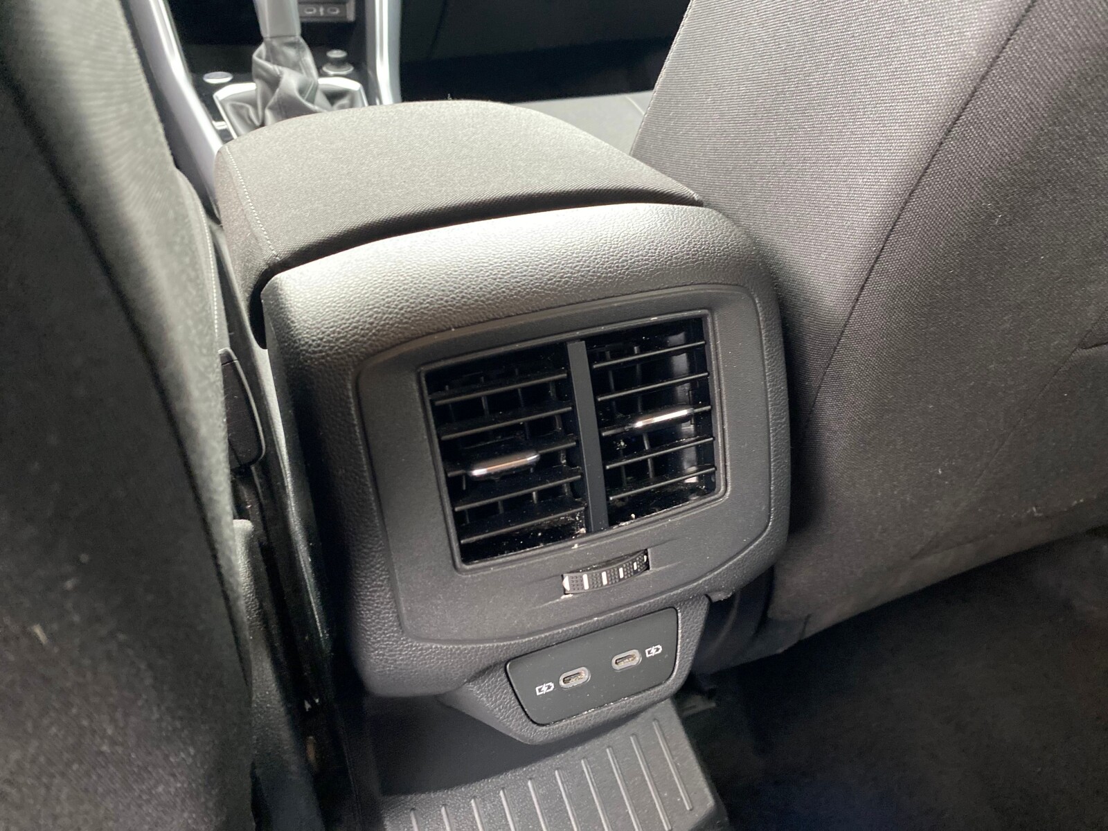 Volkswagen T-Roc - zdjęcie 12