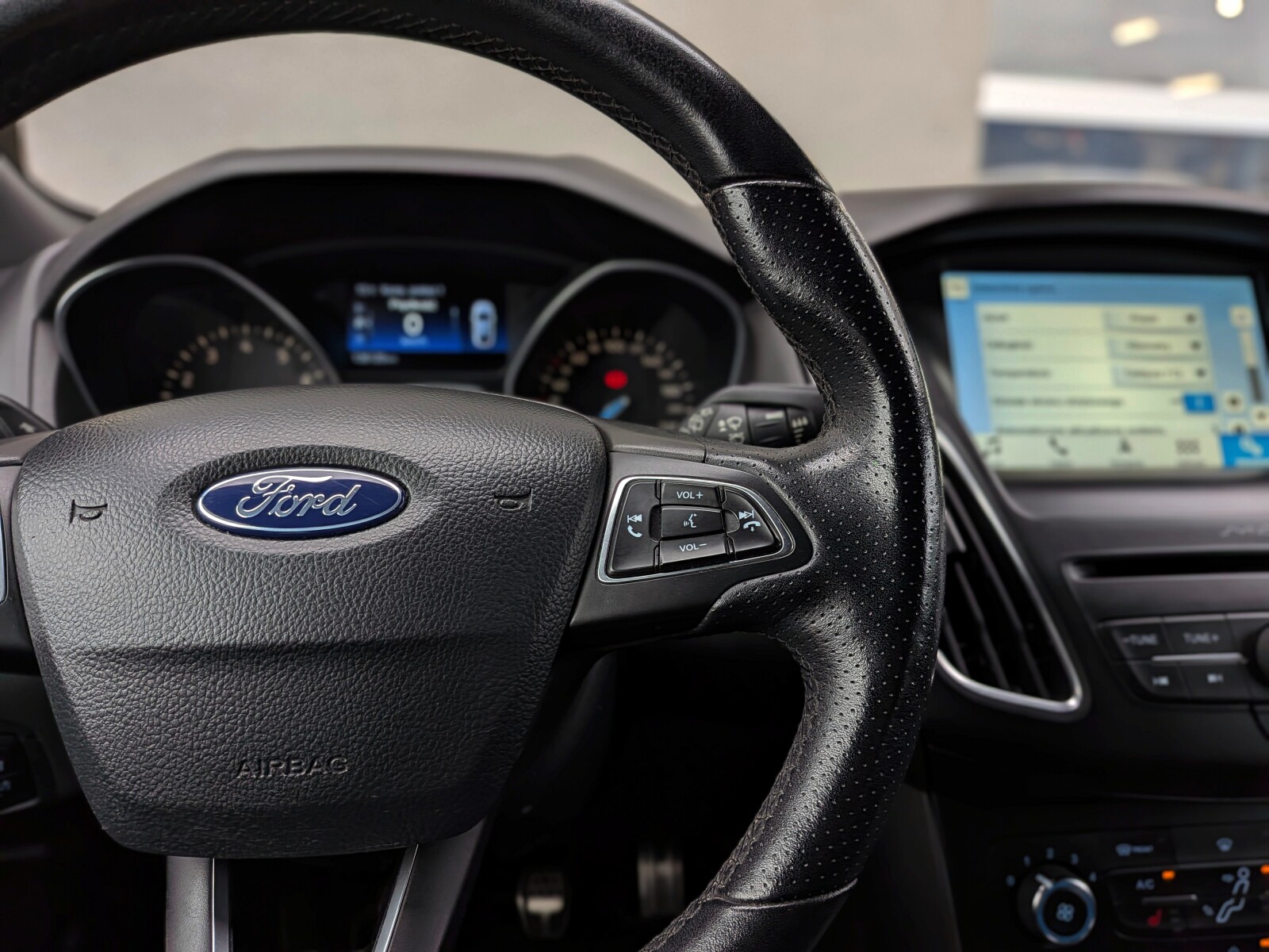 Ford Focus - zdjęcie 18