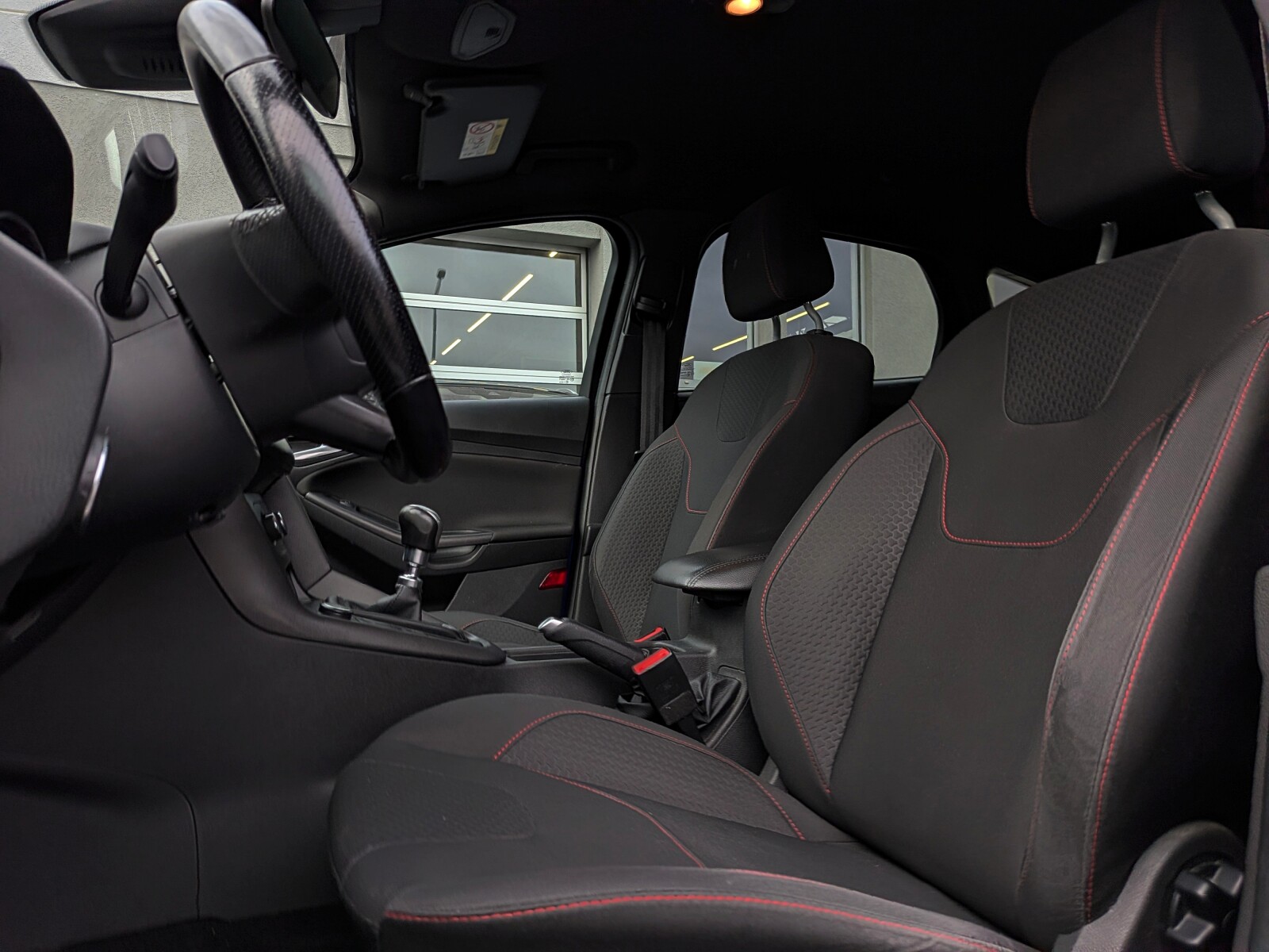 Ford Focus - zdjęcie 9