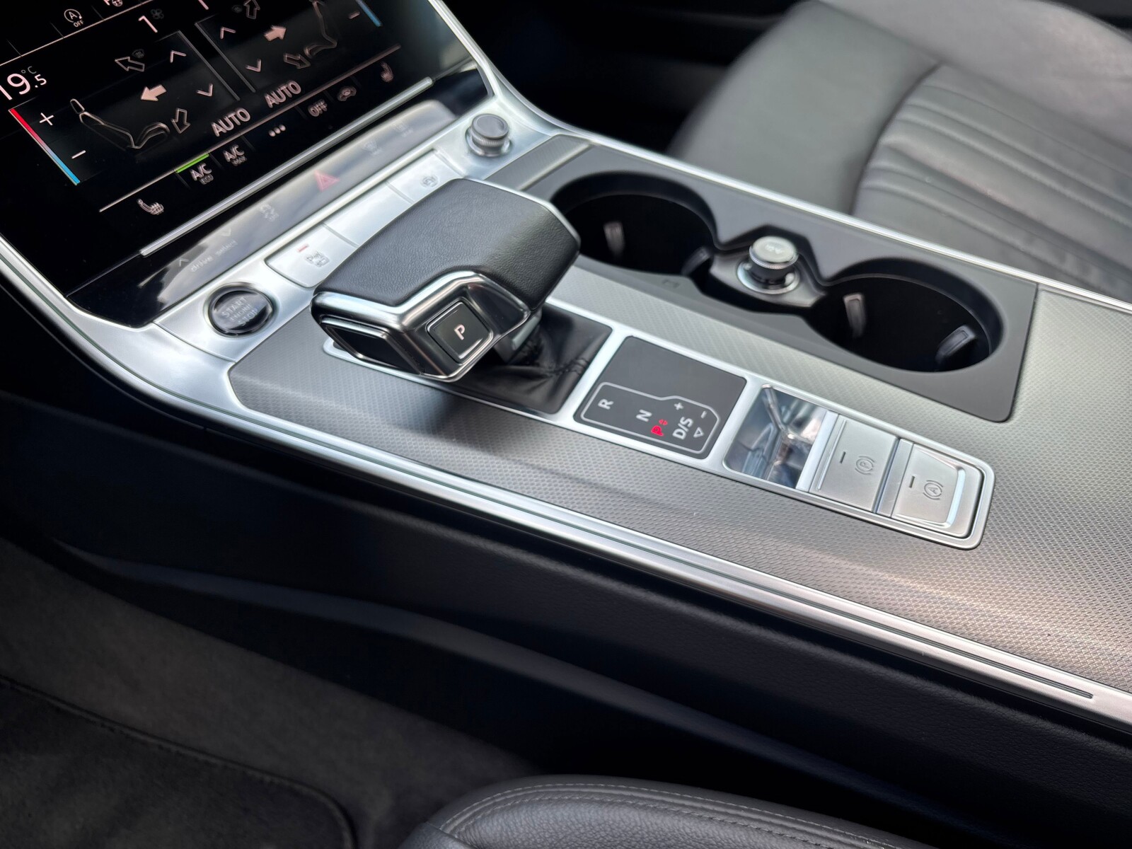 Audi A6 Avant - zdjęcie 19