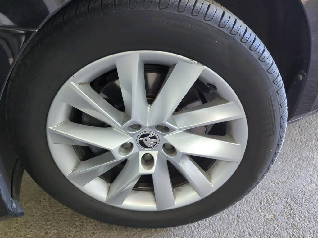 Škoda Superb - zdjęcie 16