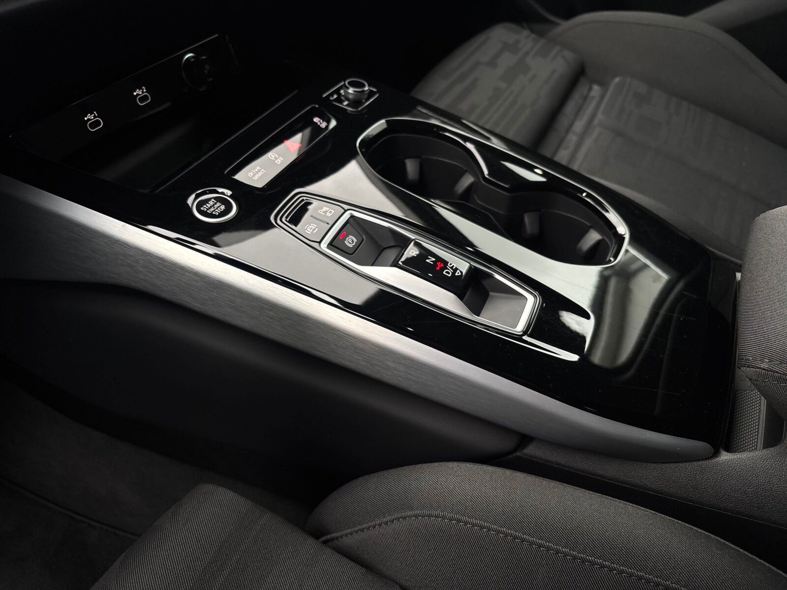 Audi A6 Avant - zdjęcie 18
