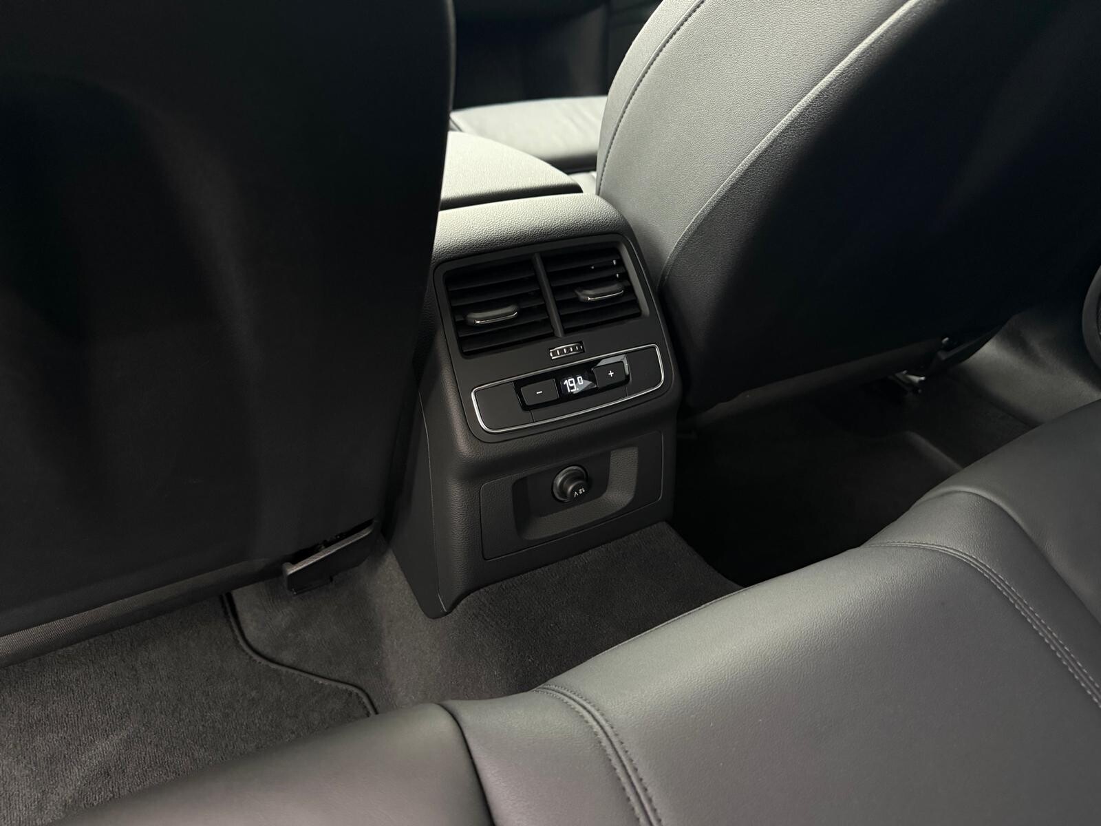 Audi A4 Avant - zdjęcie 19