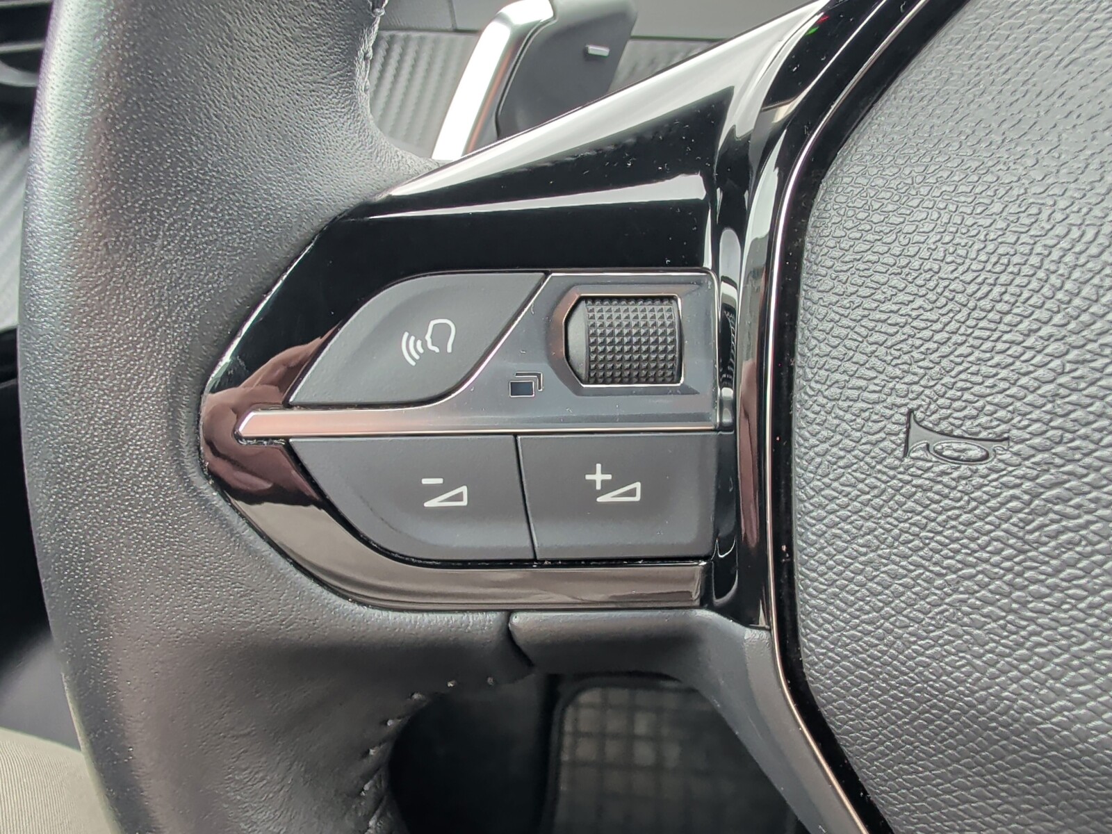 Peugeot 2008 - zdjęcie 23