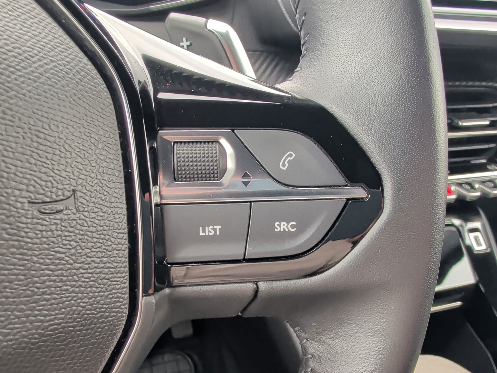 Peugeot 2008 - zdjęcie 25
