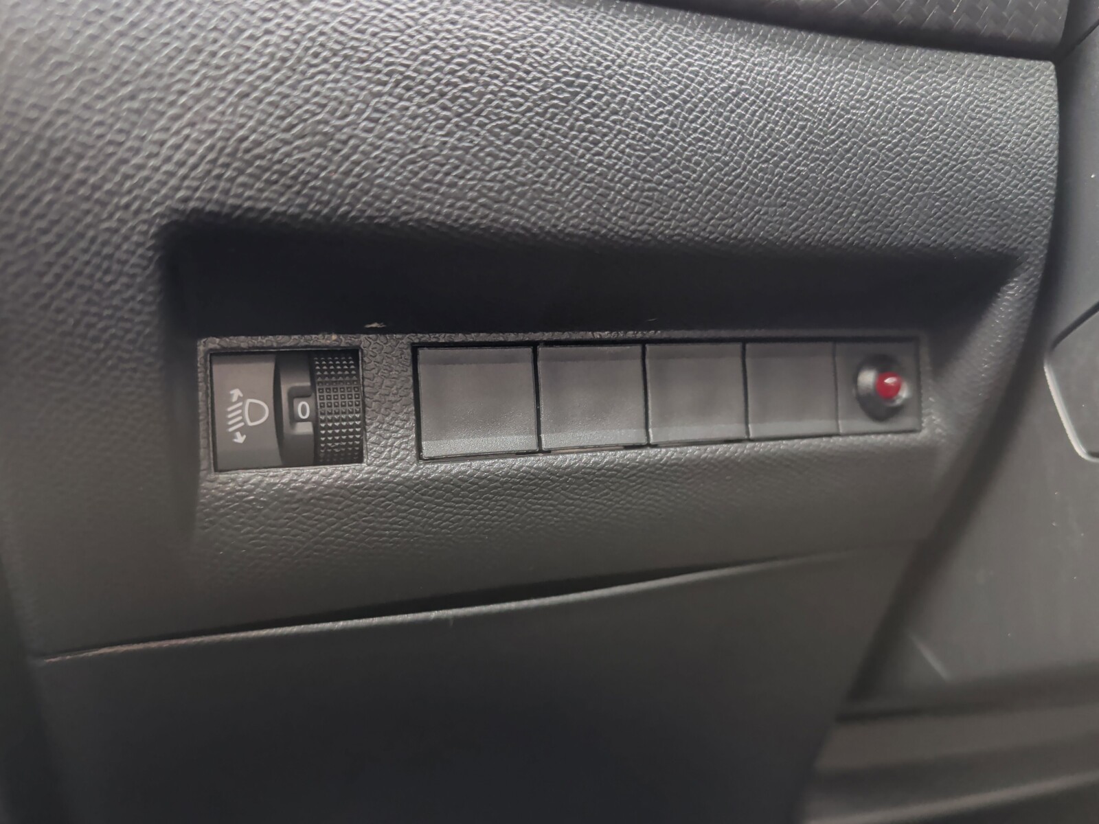 Peugeot 2008 - zdjęcie 27