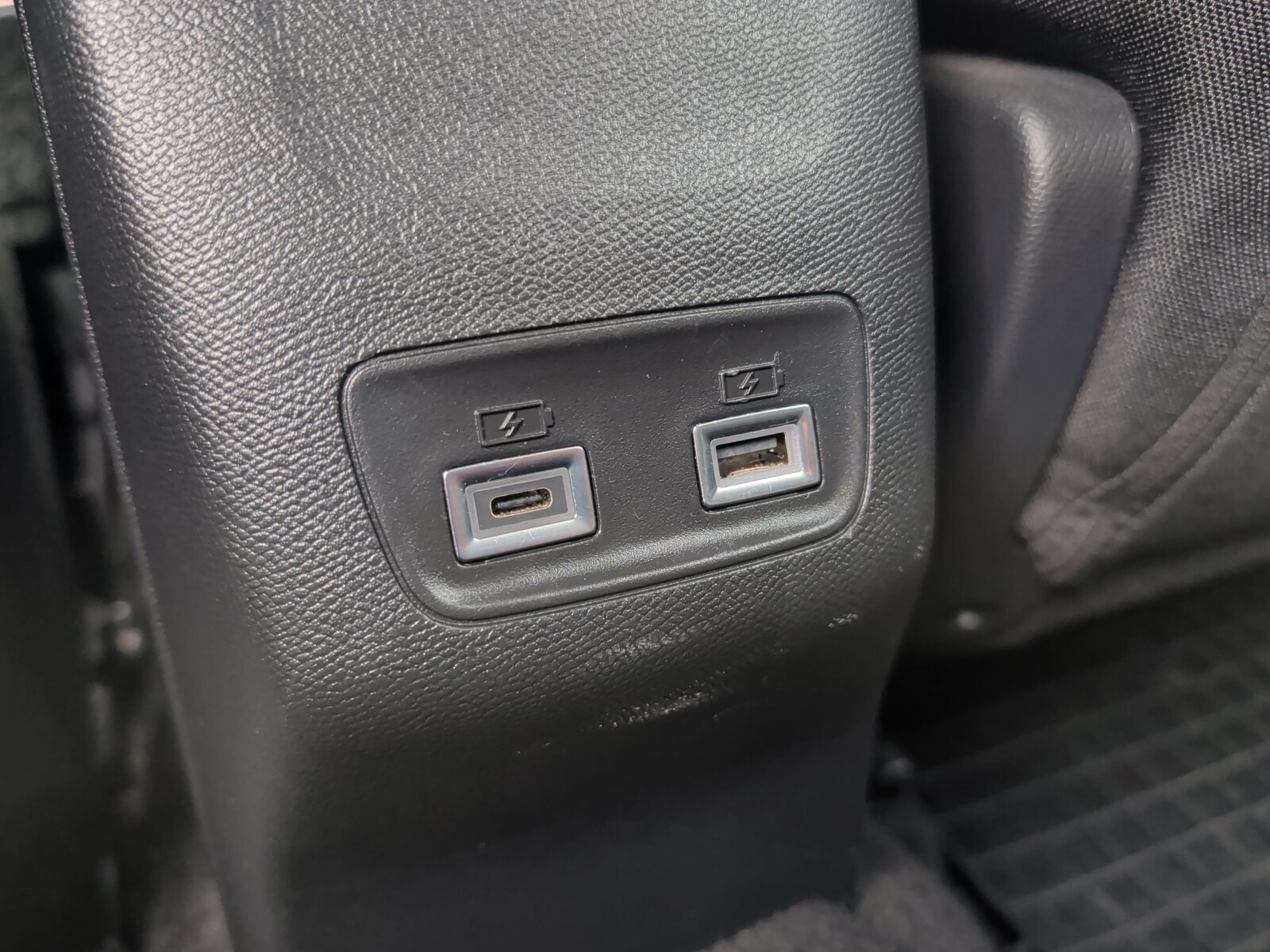 Peugeot 2008 - zdjęcie 30