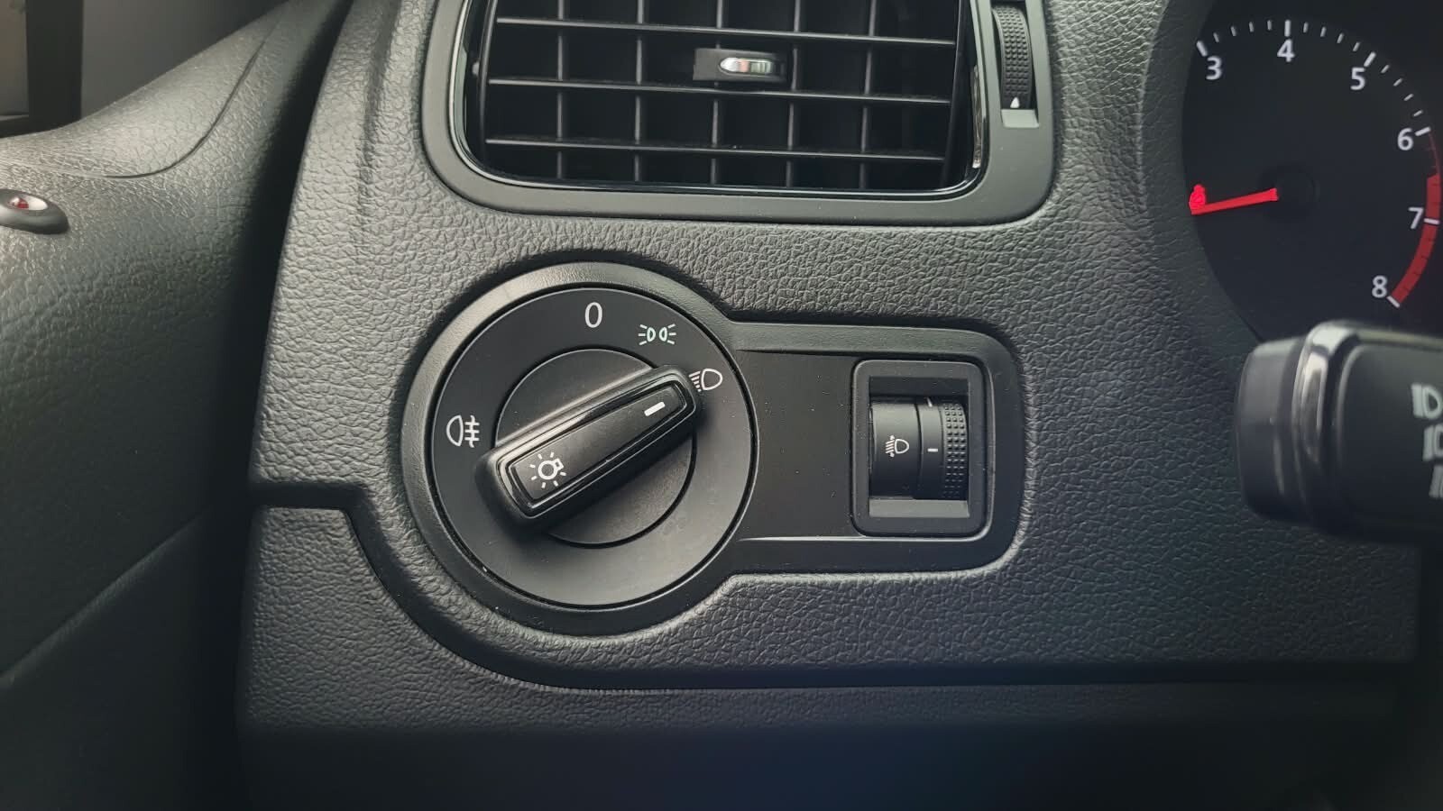 Volkswagen Polo - zdjęcie 16
