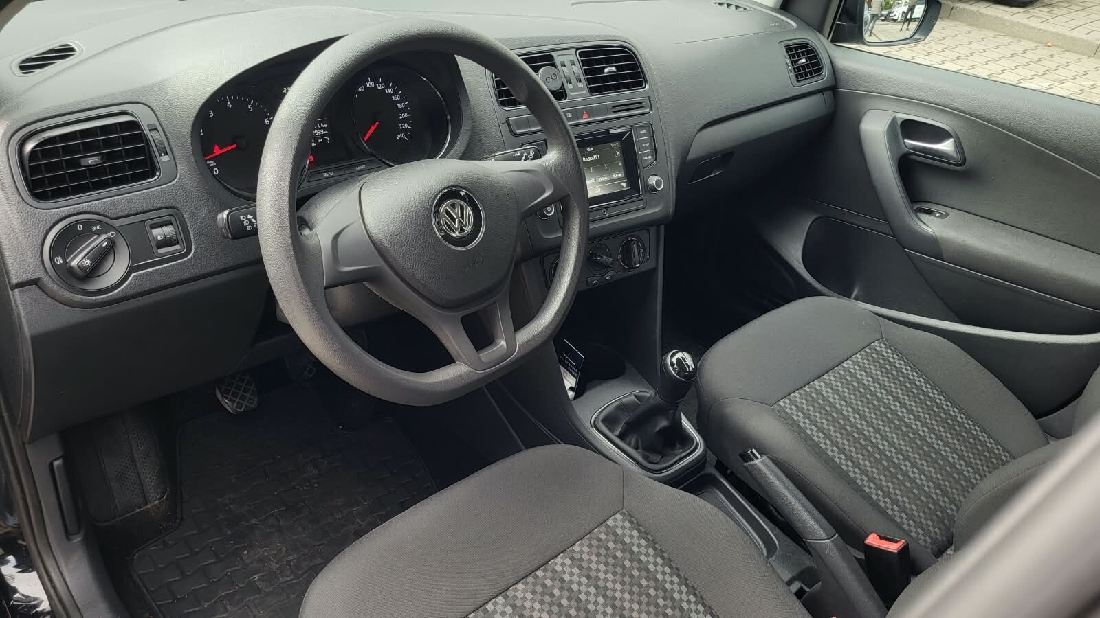 Volkswagen Polo - zdjęcie 9