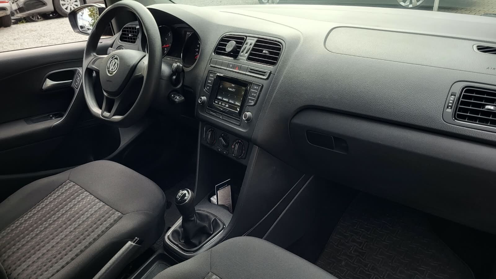 Volkswagen Polo - zdjęcie 14