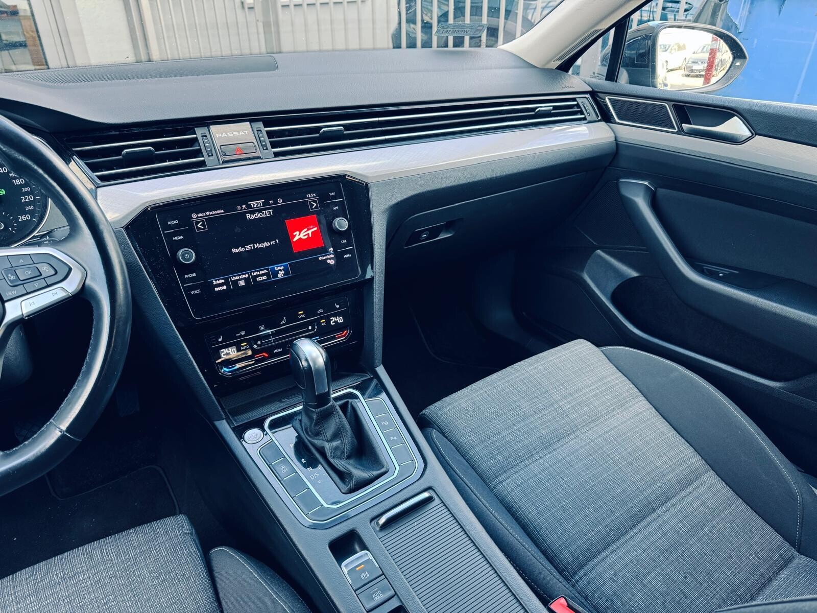 Volkswagen Passat - zdjęcie 20