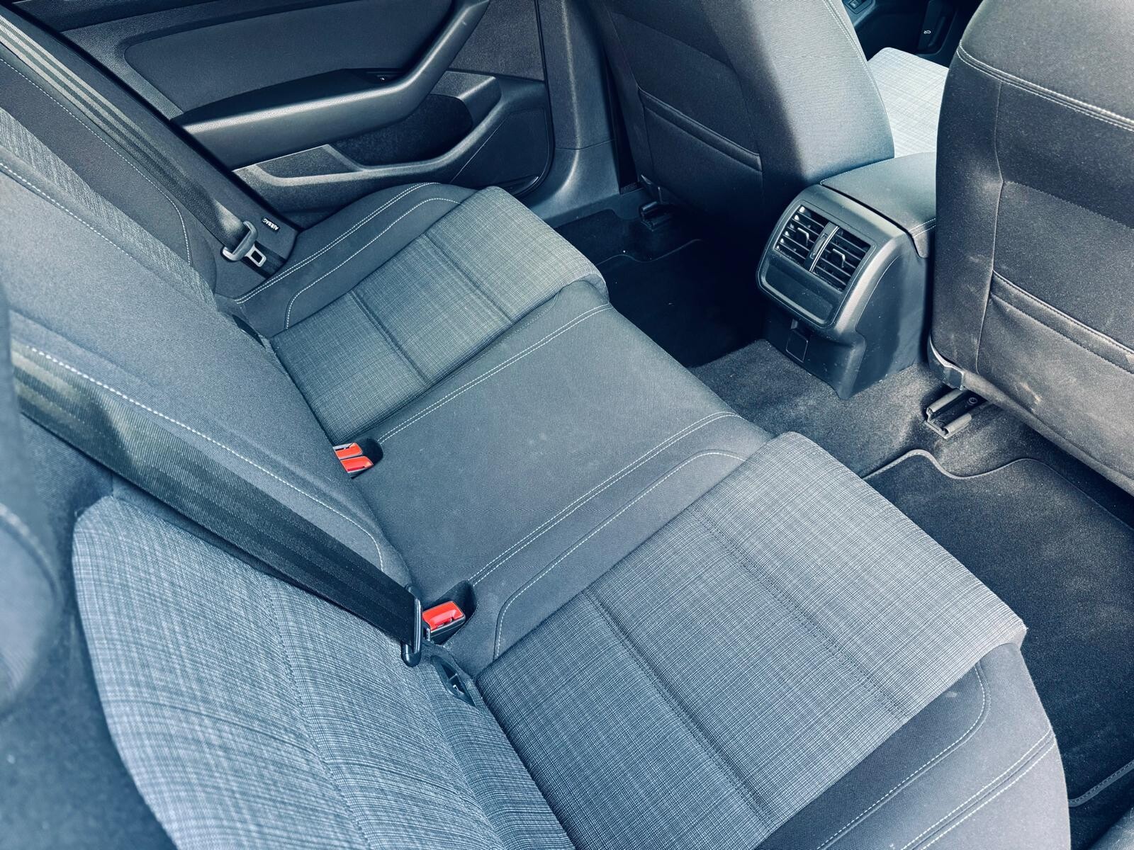 Volkswagen Passat - zdjęcie 17