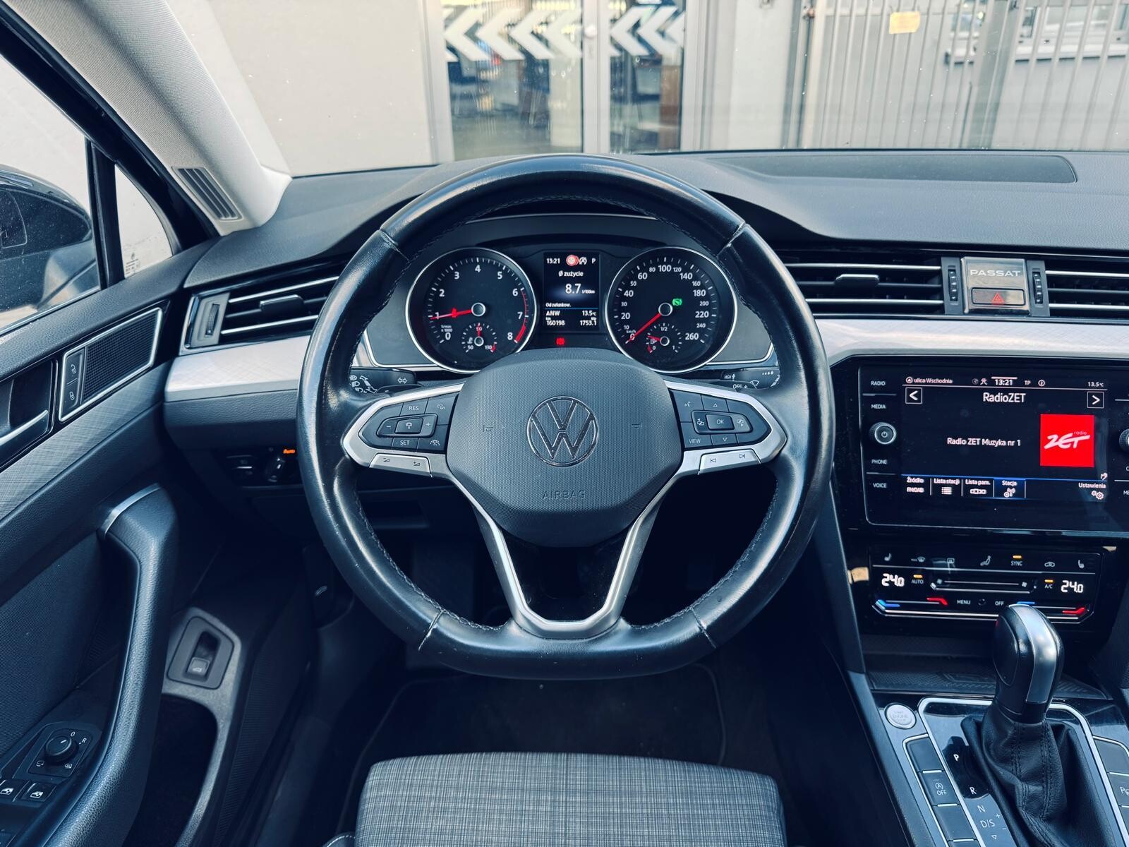 Volkswagen Passat - zdjęcie 19