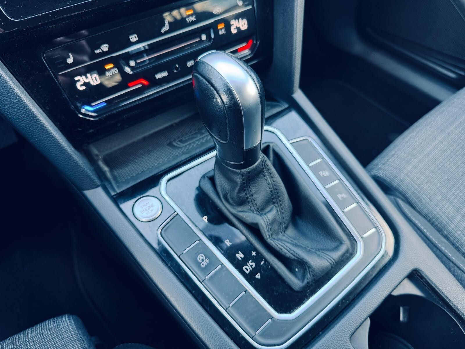 Volkswagen Passat - zdjęcie 30