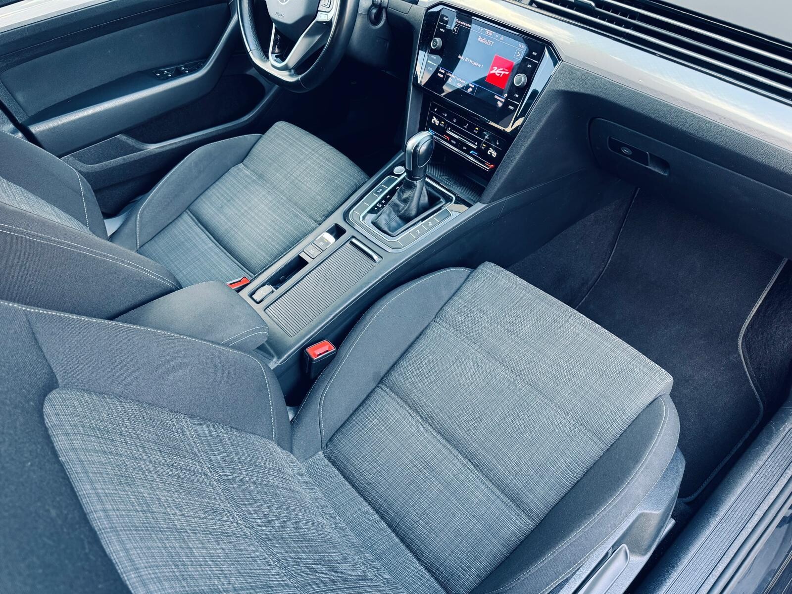 Volkswagen Passat - zdjęcie 15