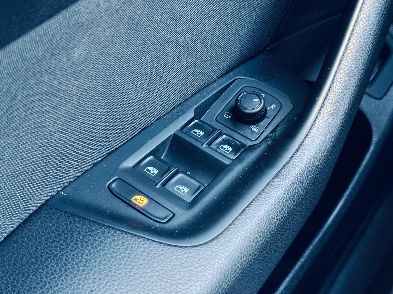 Volkswagen Passat - zdjęcie 32