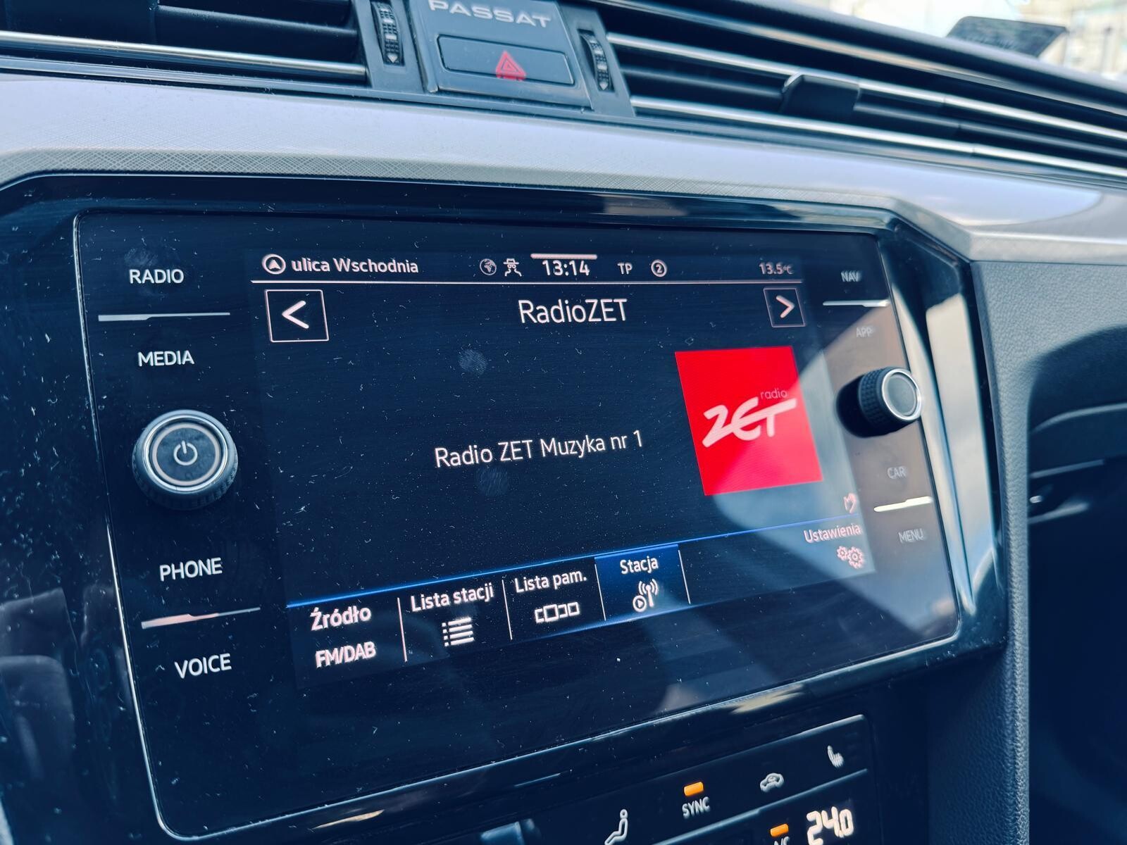 Volkswagen Passat - zdjęcie 24