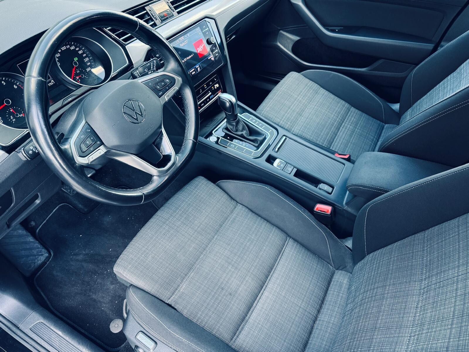 Volkswagen Passat - zdjęcie 11
