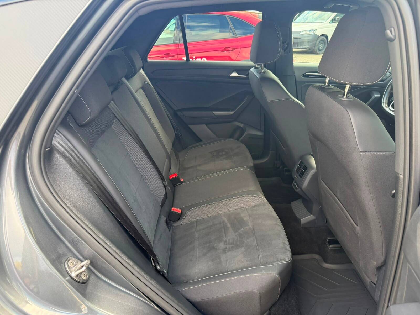 Volkswagen T-Roc - zdjęcie 17
