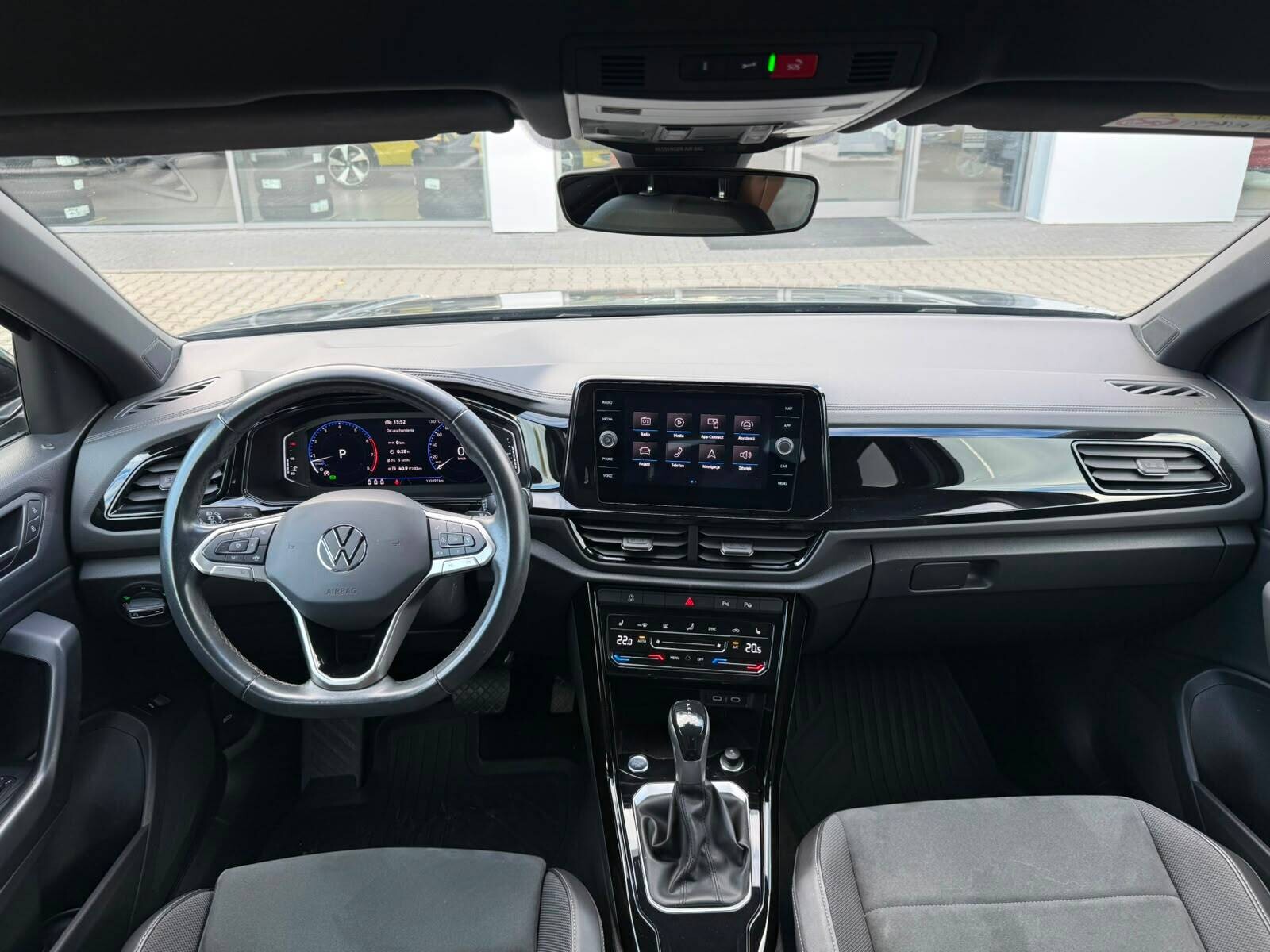 Volkswagen T-Roc - zdjęcie 18