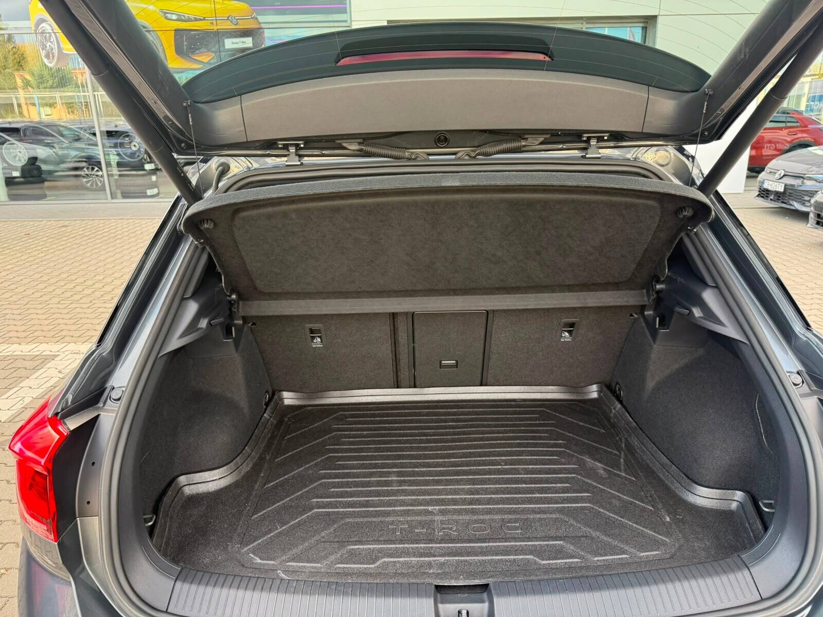 Volkswagen T-Roc - zdjęcie 9