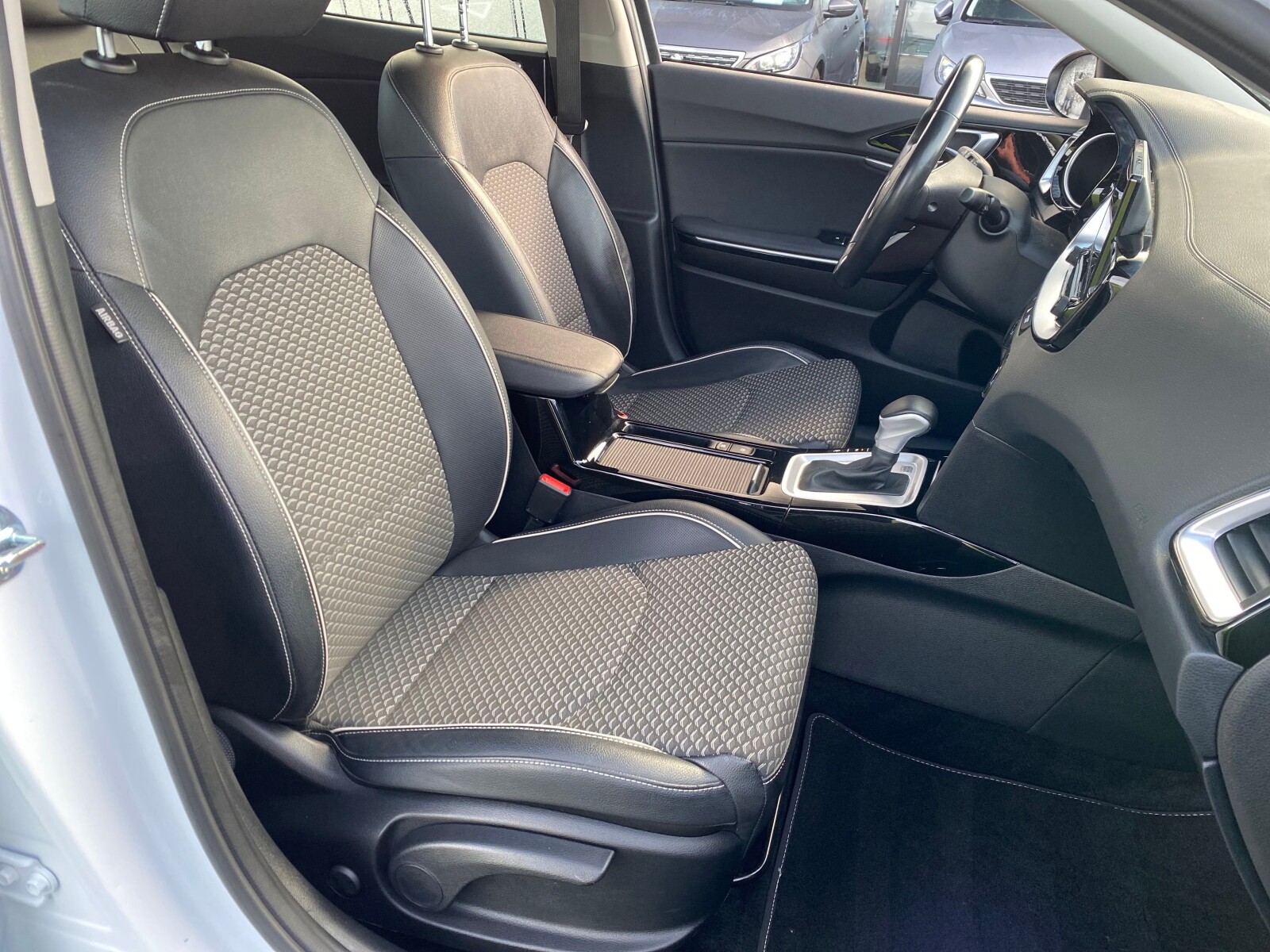 Kia XCeed - zdjęcie 16
