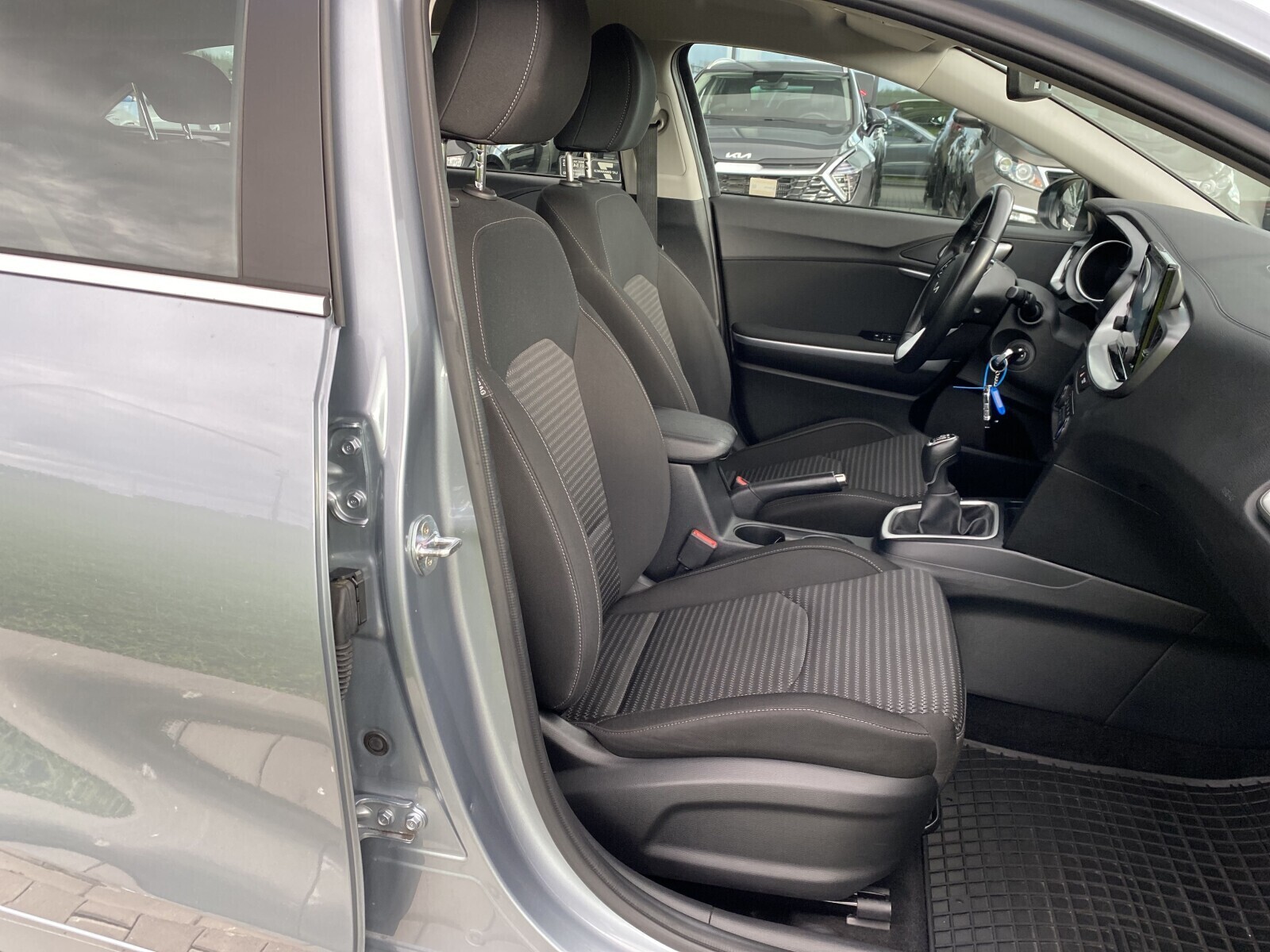Kia Ceed - zdjęcie 15