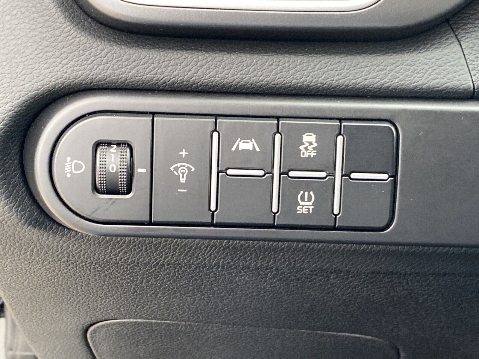 Kia Ceed - zdjęcie 18