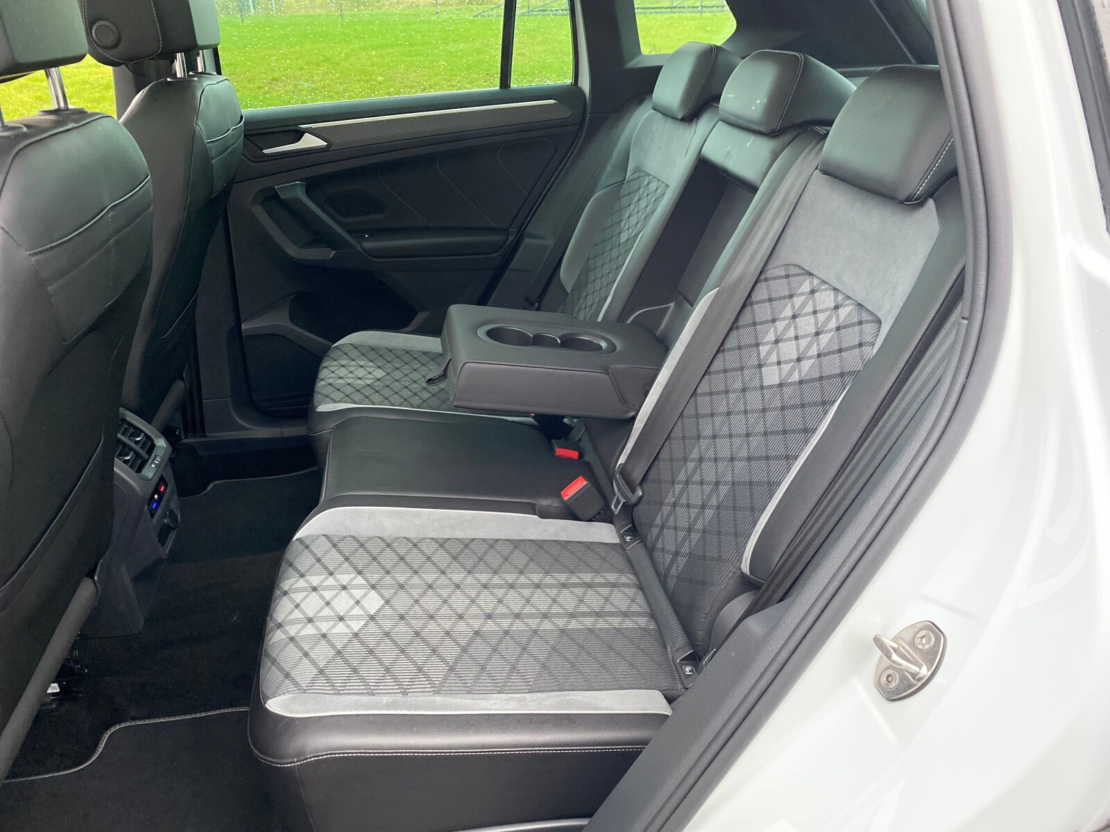 Volkswagen Tiguan - zdjęcie 10