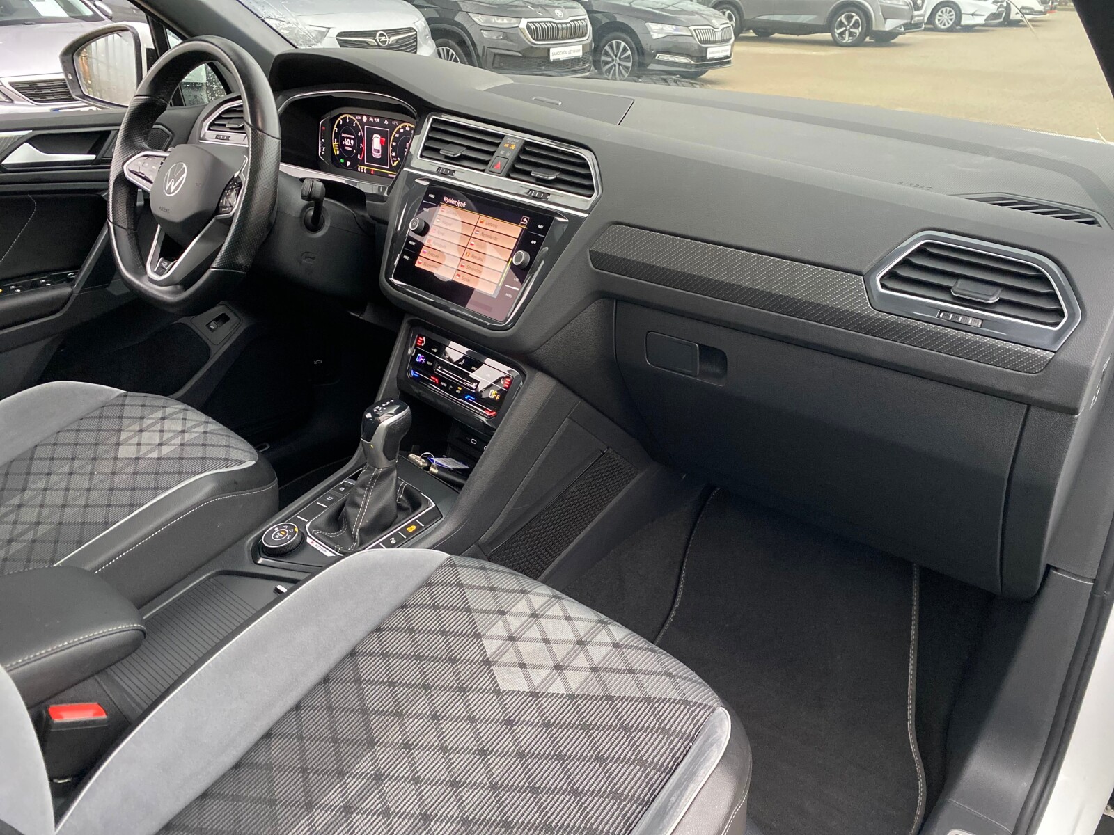 Volkswagen Tiguan - zdjęcie 17