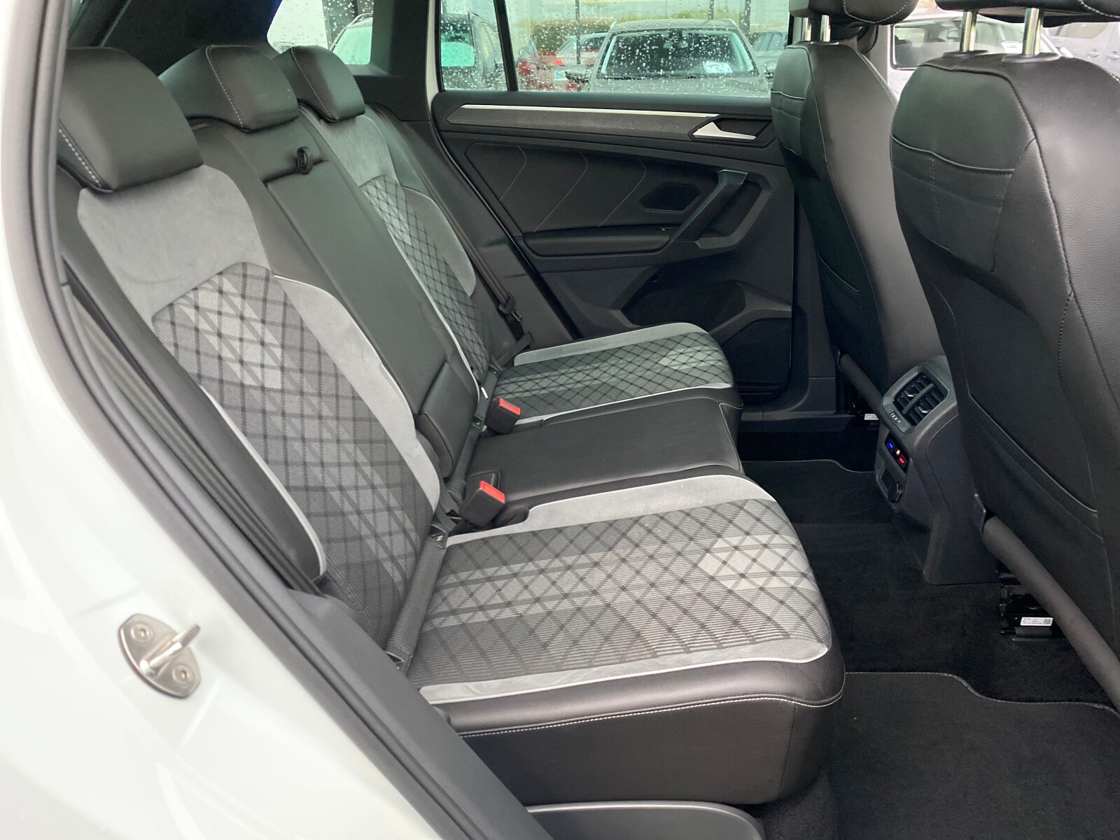 Volkswagen Tiguan - zdjęcie 15