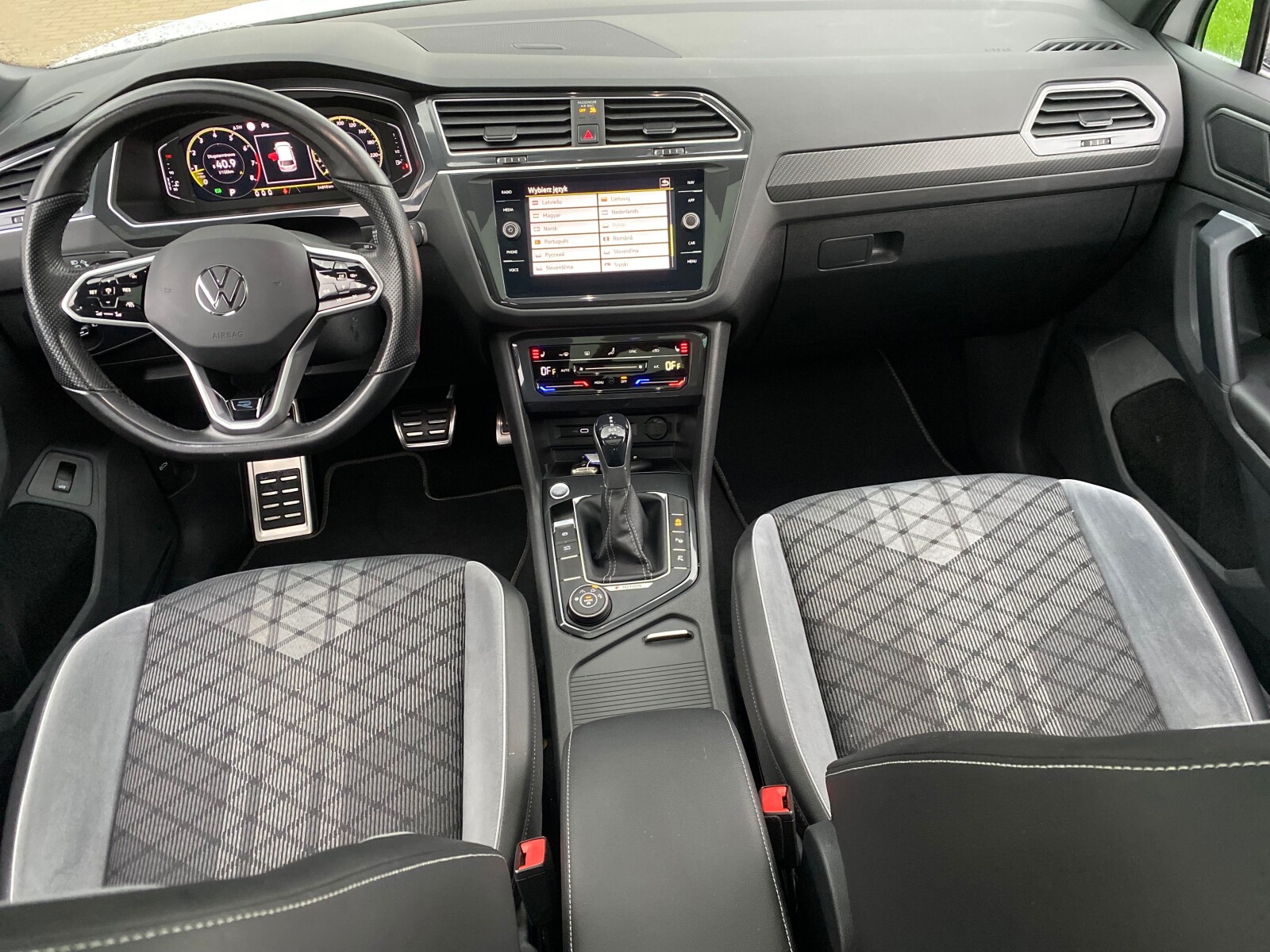 Volkswagen Tiguan - zdjęcie 12