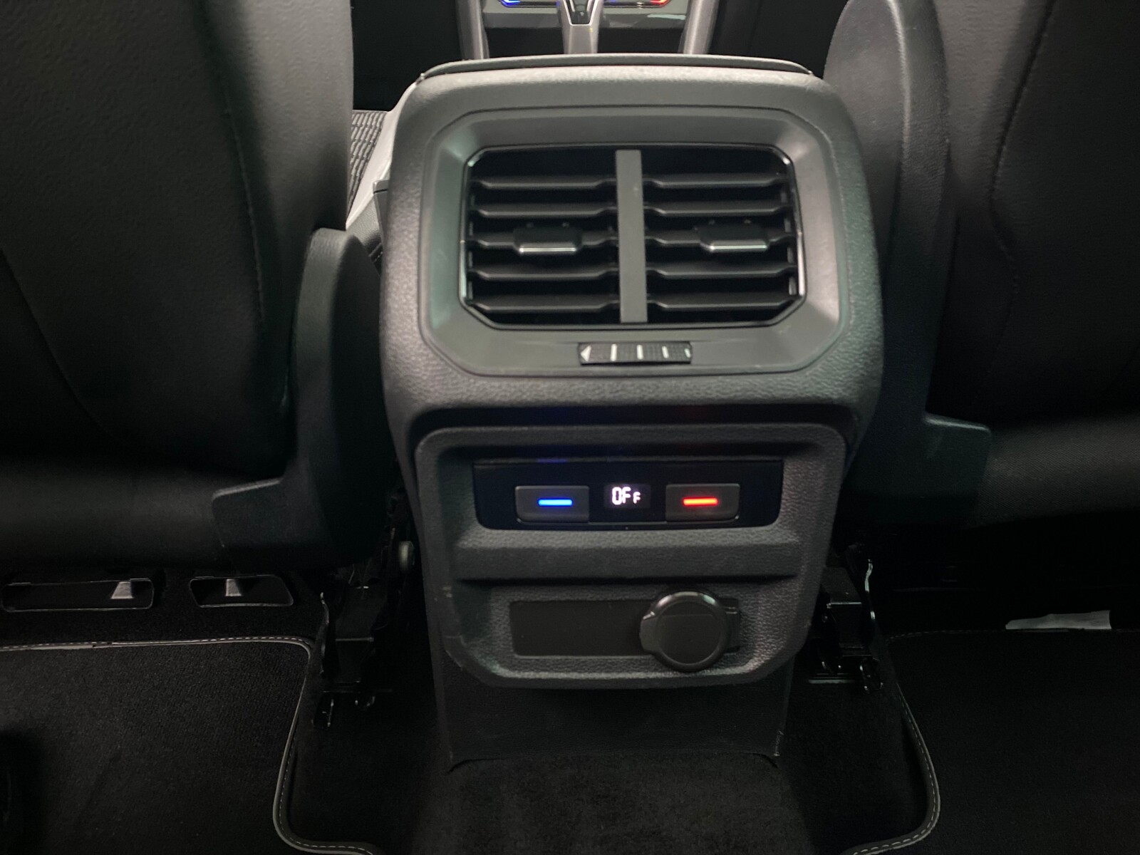 Volkswagen Tiguan - zdjęcie 11