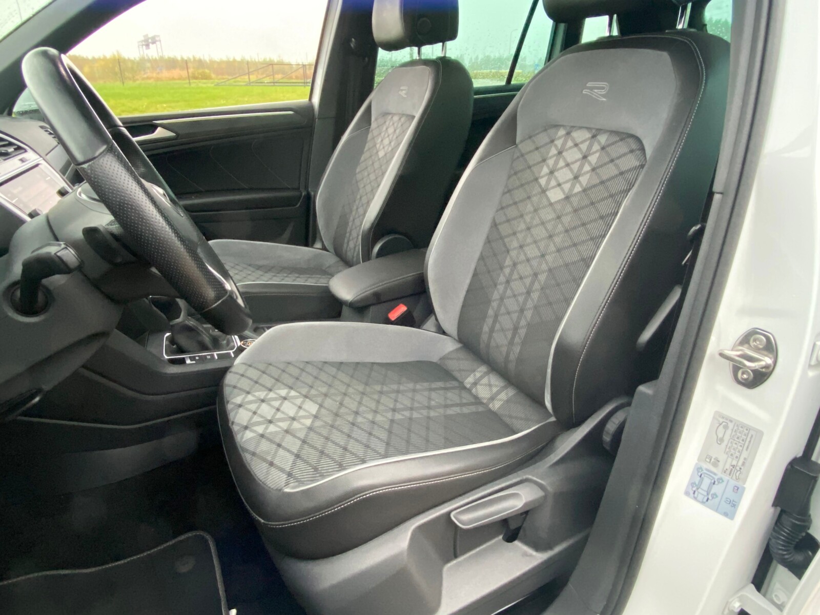 Volkswagen Tiguan - zdjęcie 9