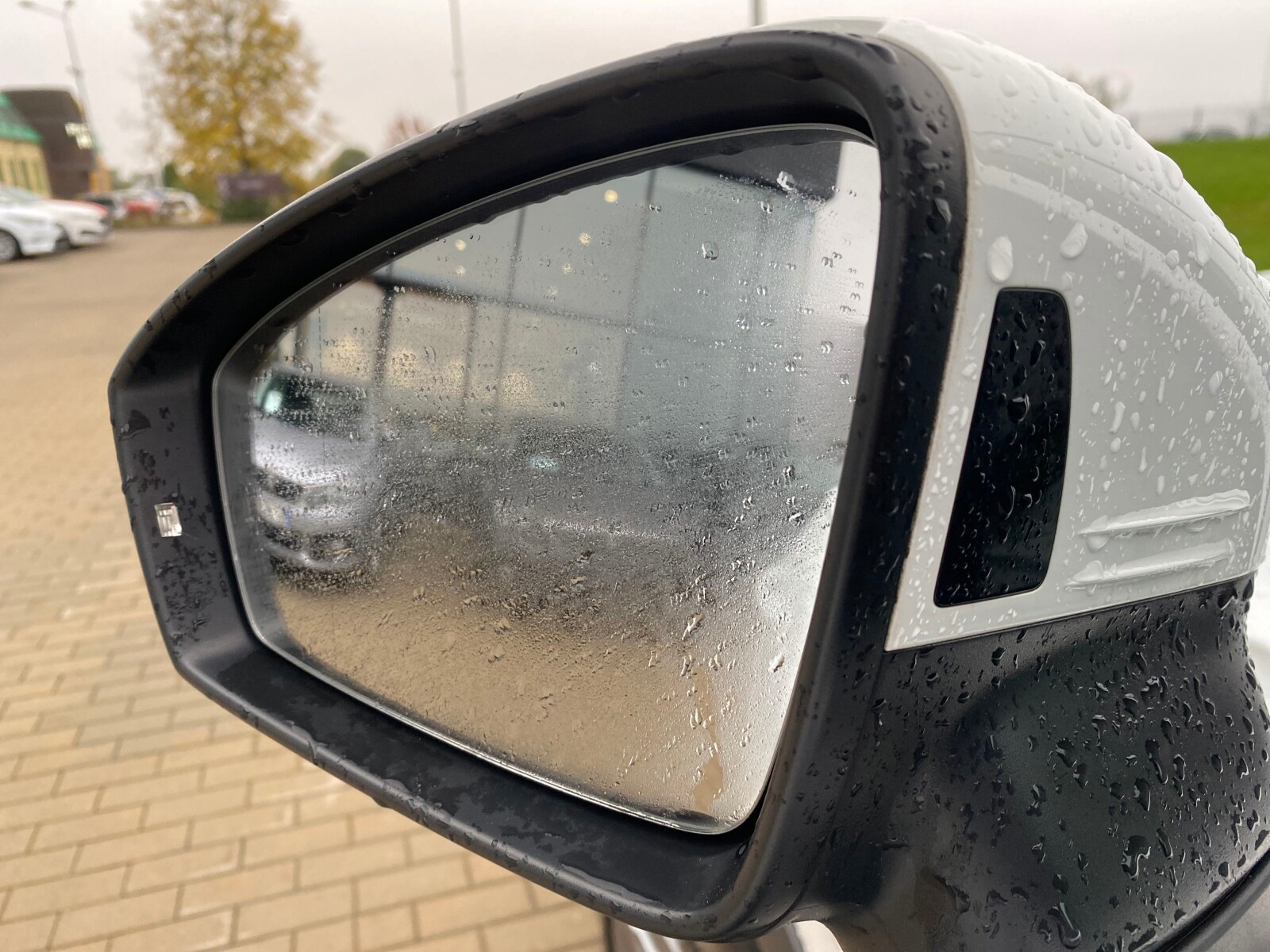 Volkswagen Tiguan - zdjęcie 19
